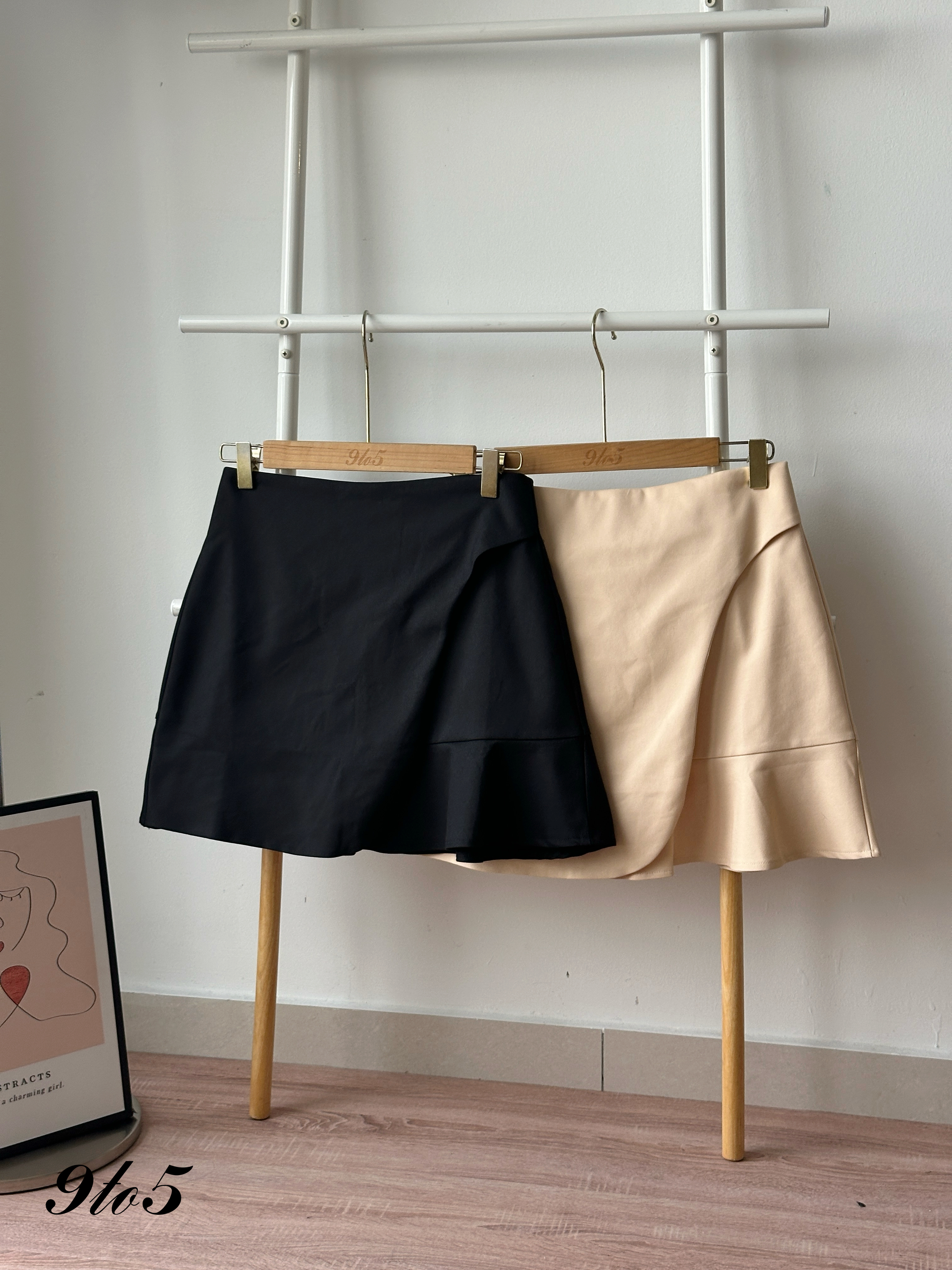 S1932 Short Mermaid Skirt - Beige & Black 