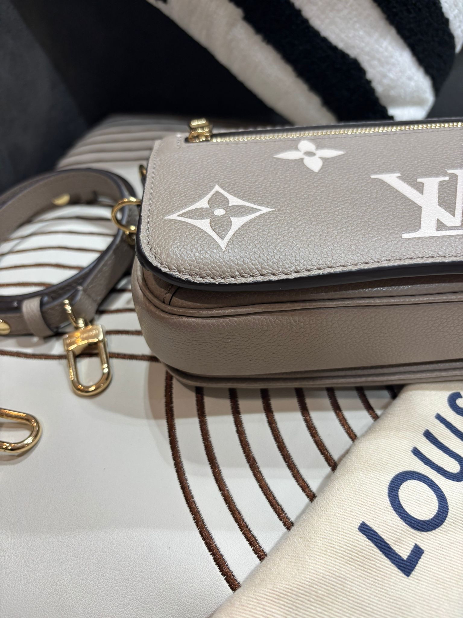 Lv Metis east west Calfskin 100%Authentic,98%new ✅dust bag  