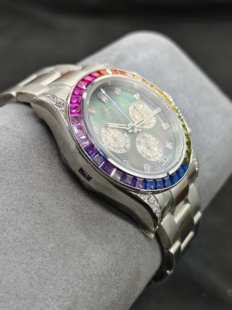 劳力士 ROLEX 迪通拿系列 🎮宇宙计时型迪通拿40系列——904精钢 1⃣️采用天然藏青贝母面双重真铂金小眼，每一张都精挑细选，秒杀其它现有版本的细节和做工！ 2⃣️厚度12.4mm，🎮 采用7750机芯，一档调时，中间不再有日历空档，计时功能一切正常使用！ 3⃣️超级904钢材质，蓝宝石镜面！每个细节都做到了极致！欢迎品鉴！🎮