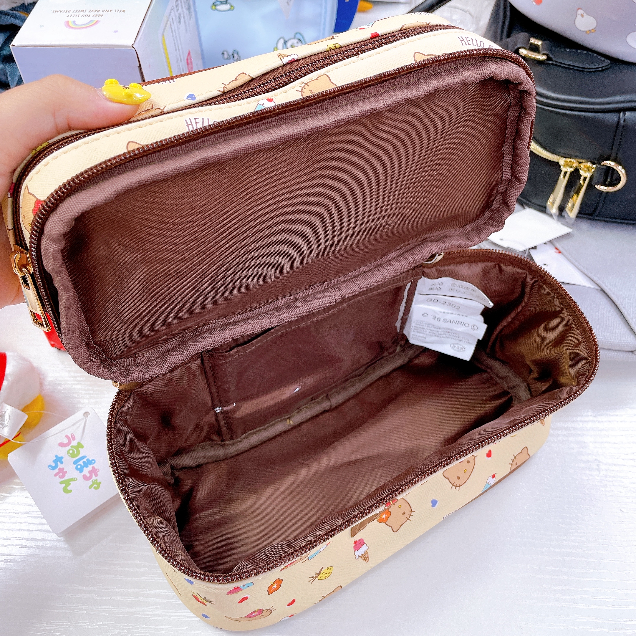 日本直送日本版Hello Kitty雙層黑皮手提化妝袋