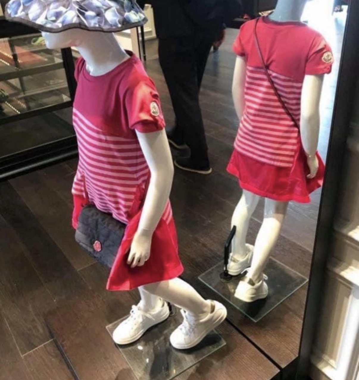 Moncler女童14 碼連身裙