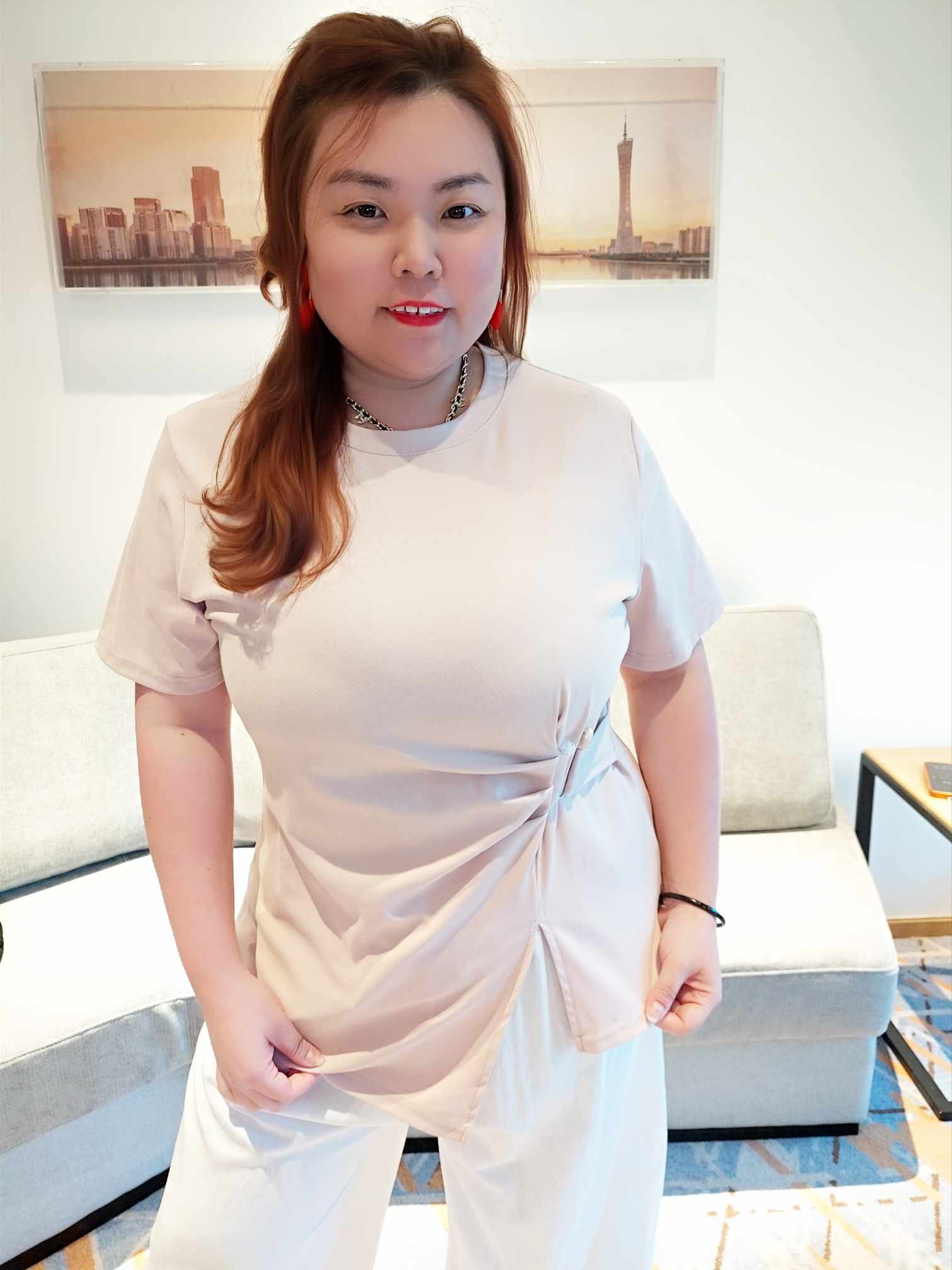 YCF10 9971 皱褶不规则开叉上衣