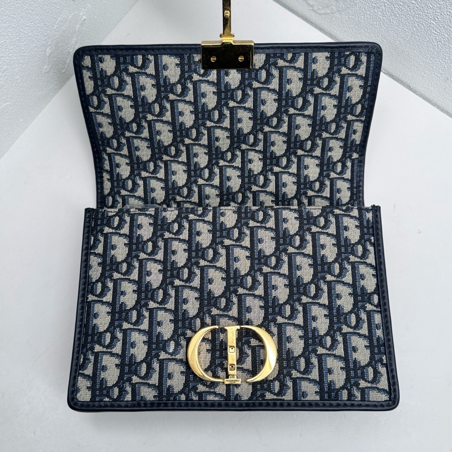 Pre-Owned DIOR 30 Montaigne / Product Code: 26041922
