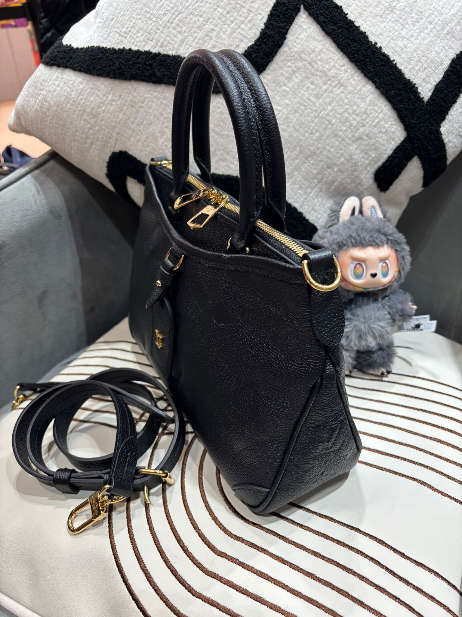 Lv Calfskin Monogram Empreinte Trianon PM 2 way bag M46488 100%Authentic, 99%New ✅Dust bag 