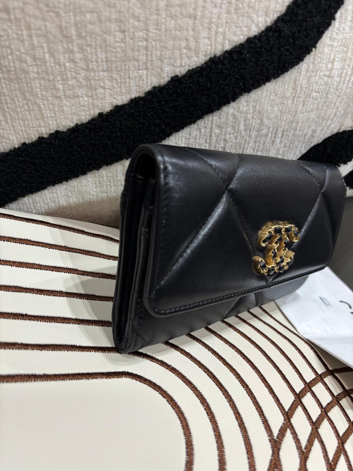 Chanel 19 wallet 中銀包 100%Authentic,98%new ✅晶片✅收據✅dust bag