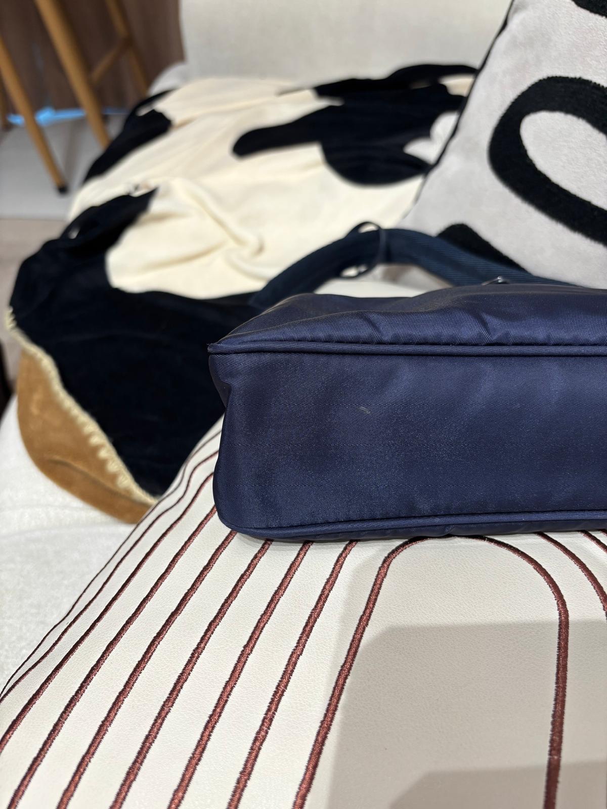 Prada re-edition 2000 re-Nylon Hobo Bag Navy 100%Authentic, 95%New