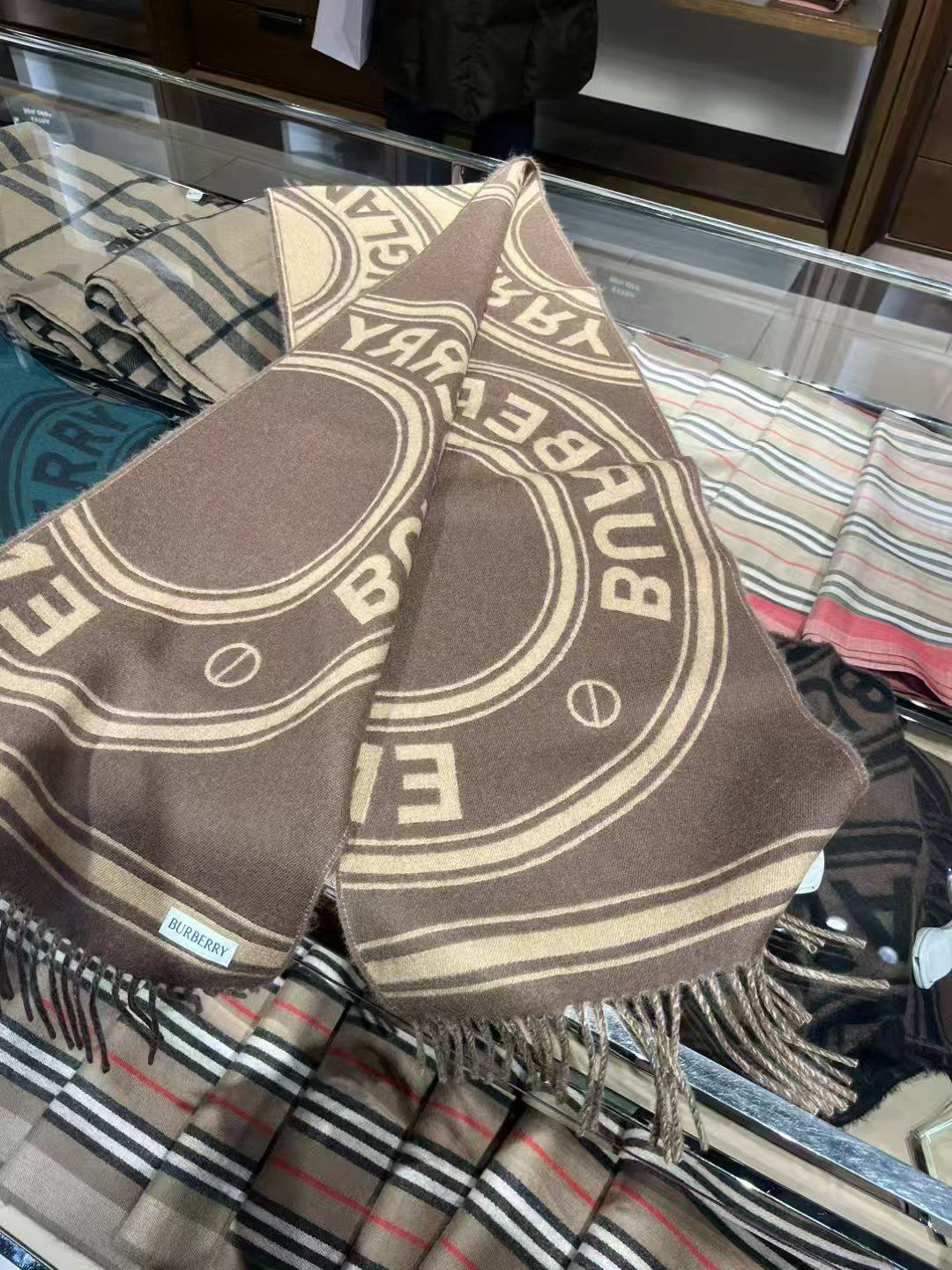 預購 Burberry🌈🌈折扣款 羊毛圍巾🧣all sale