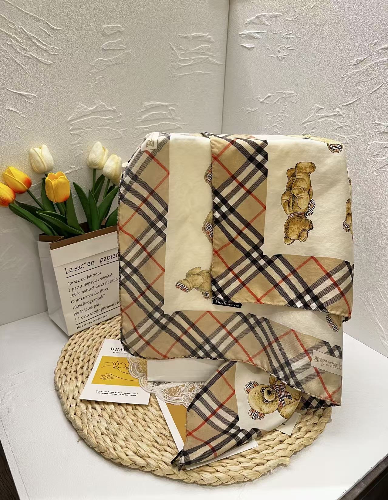 Burberrys 100% Silk 絲巾