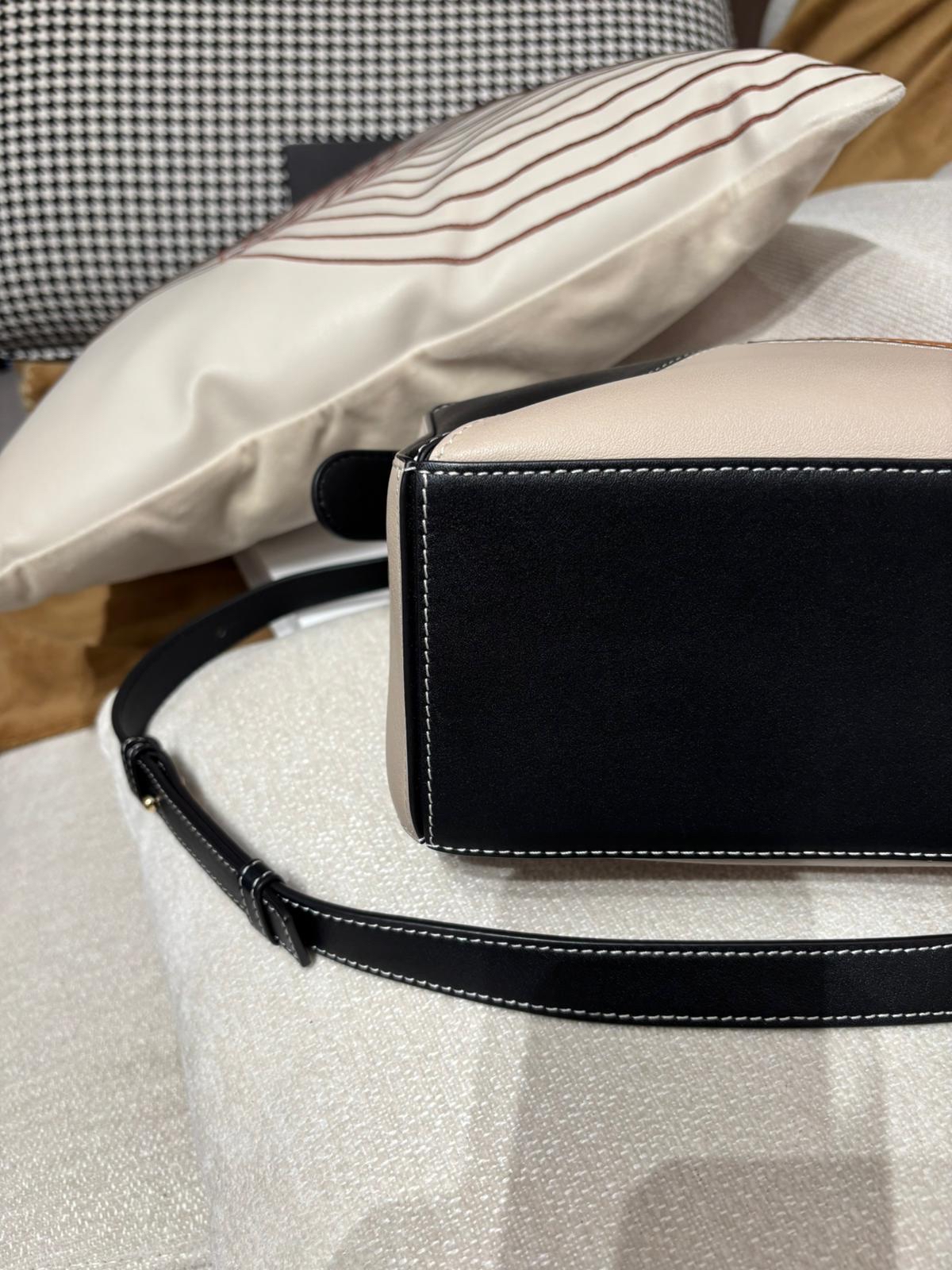 Loewe Puzzle Small 牛皮100%Authentic, 98%New ✅Dust bag