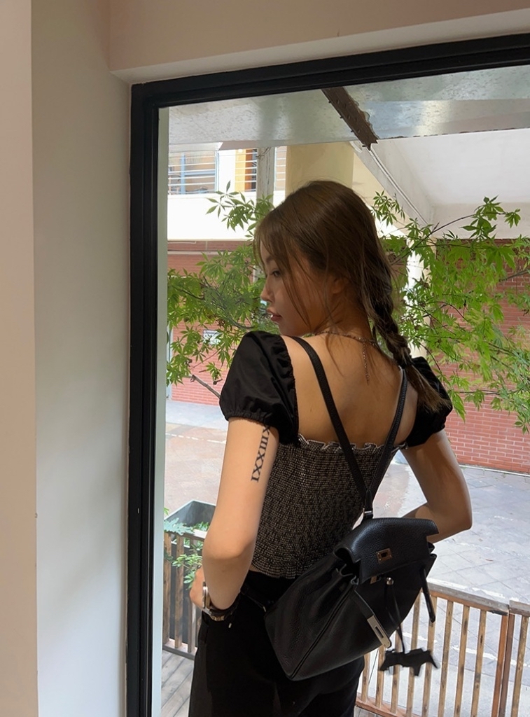 Ruffled Puff Sleeves Top 法式泡泡袖褶皱小上衣 ( 2 colour )