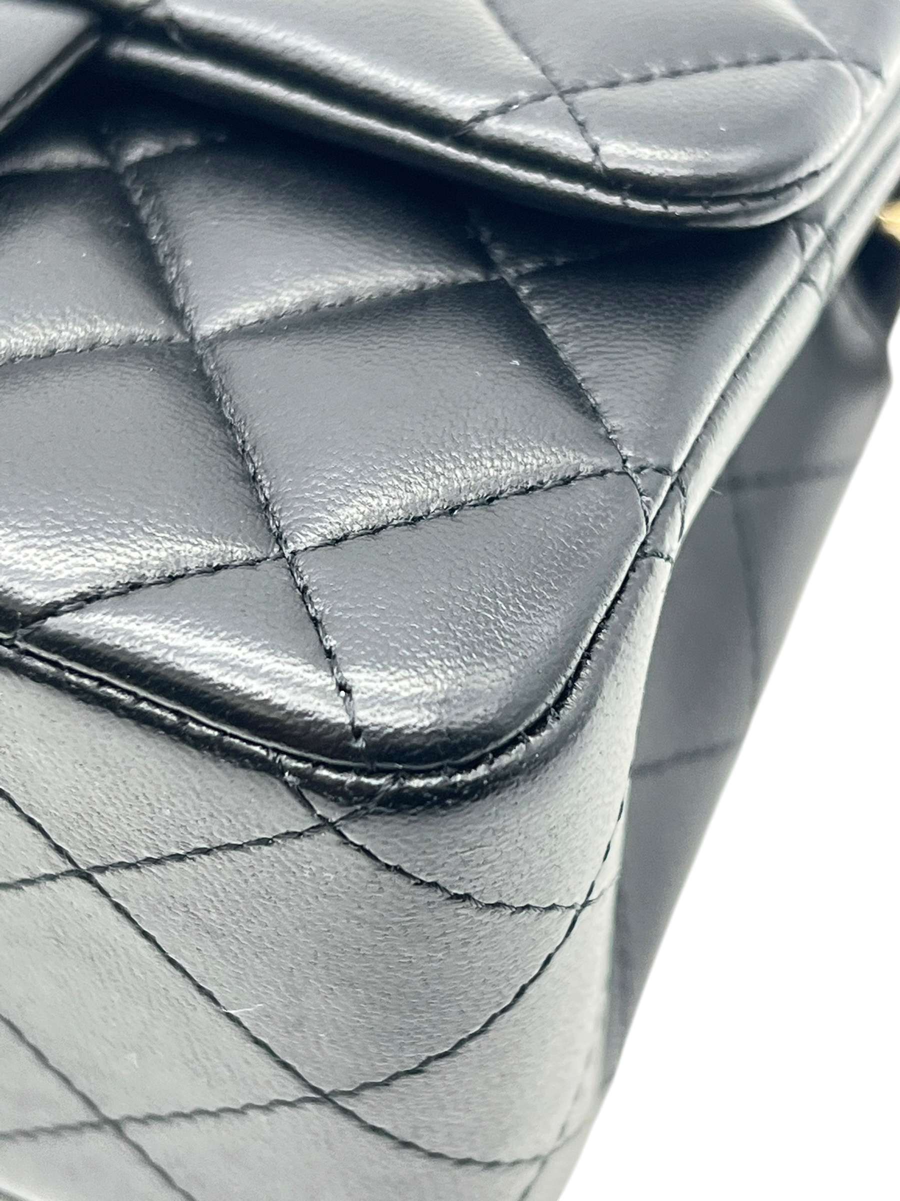 Pre-Owned CHANEL Mini Classic Flap Bg / Product Code: 26052804a
