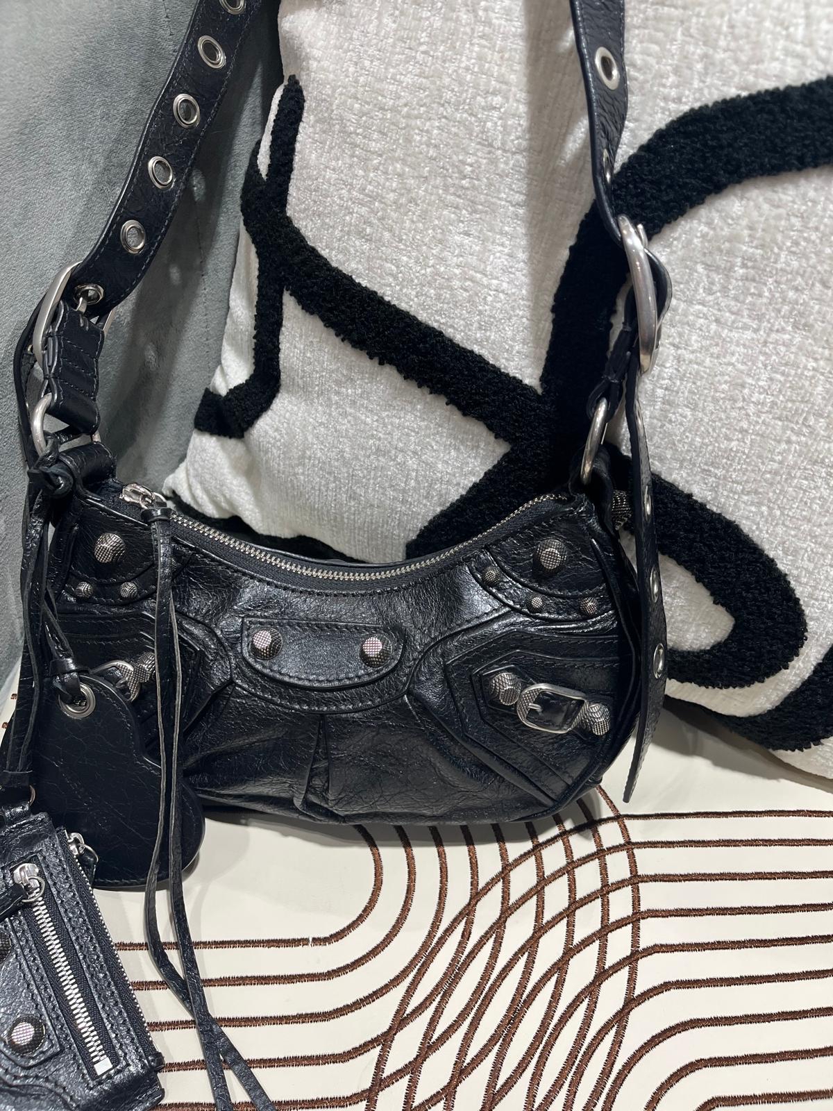 BALENCIAGA Le Cagole XS Shoulder Bag 黑色牛皮671309 100%Authentic, 95%New ✅Mirror✅ pouch✅dust bag  