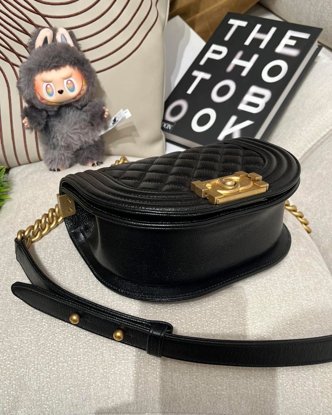 Chanel boy 黑色荔枝牛皮金鏈半圓boy 100%Authentic,98%new ✅香港專門店收據✅晶片✅塵袋✅box