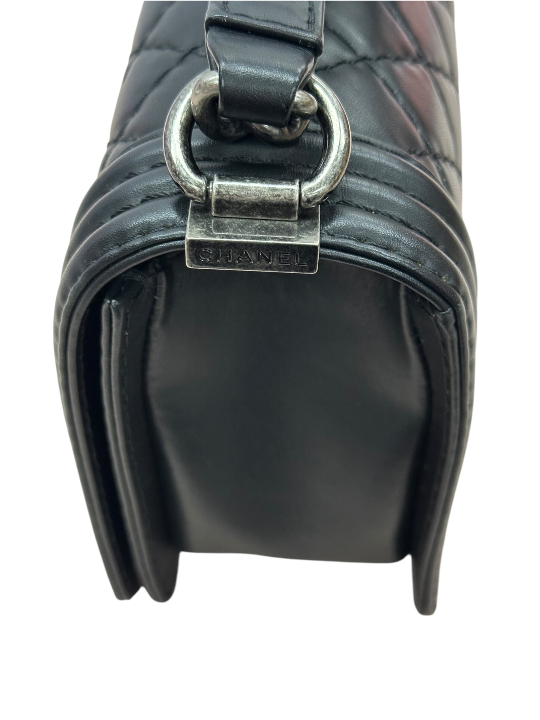 Pre-owned Chanel Boy 25 Handbag Calfskin / Product Code: 082102