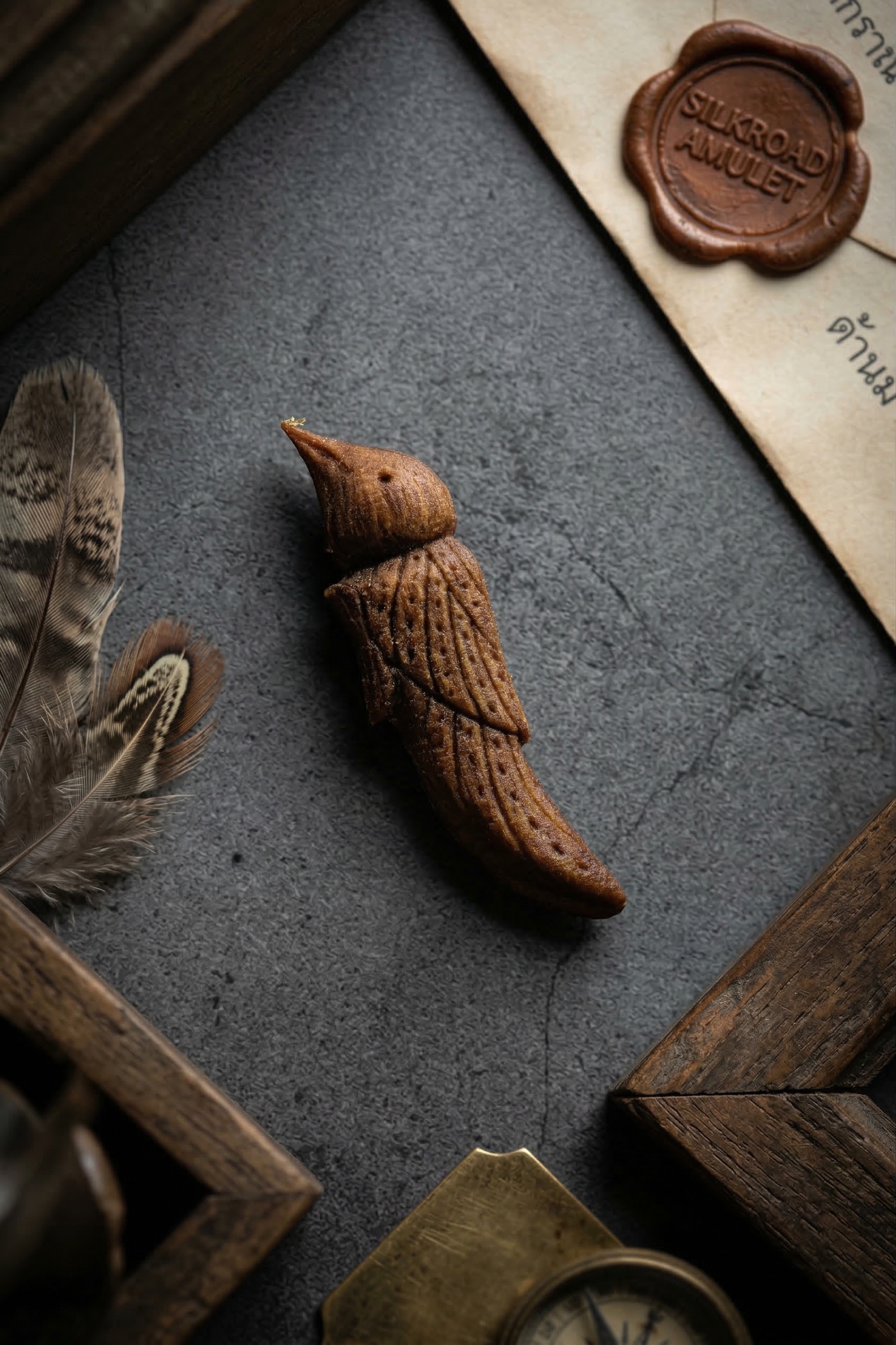 龍婆披贊  百年嫁龍神木 x 古法金舌人緣鳥🪵🕊️  附全高清防水殼｜師父親手寫符｜專屬經文及佩戴方法✨