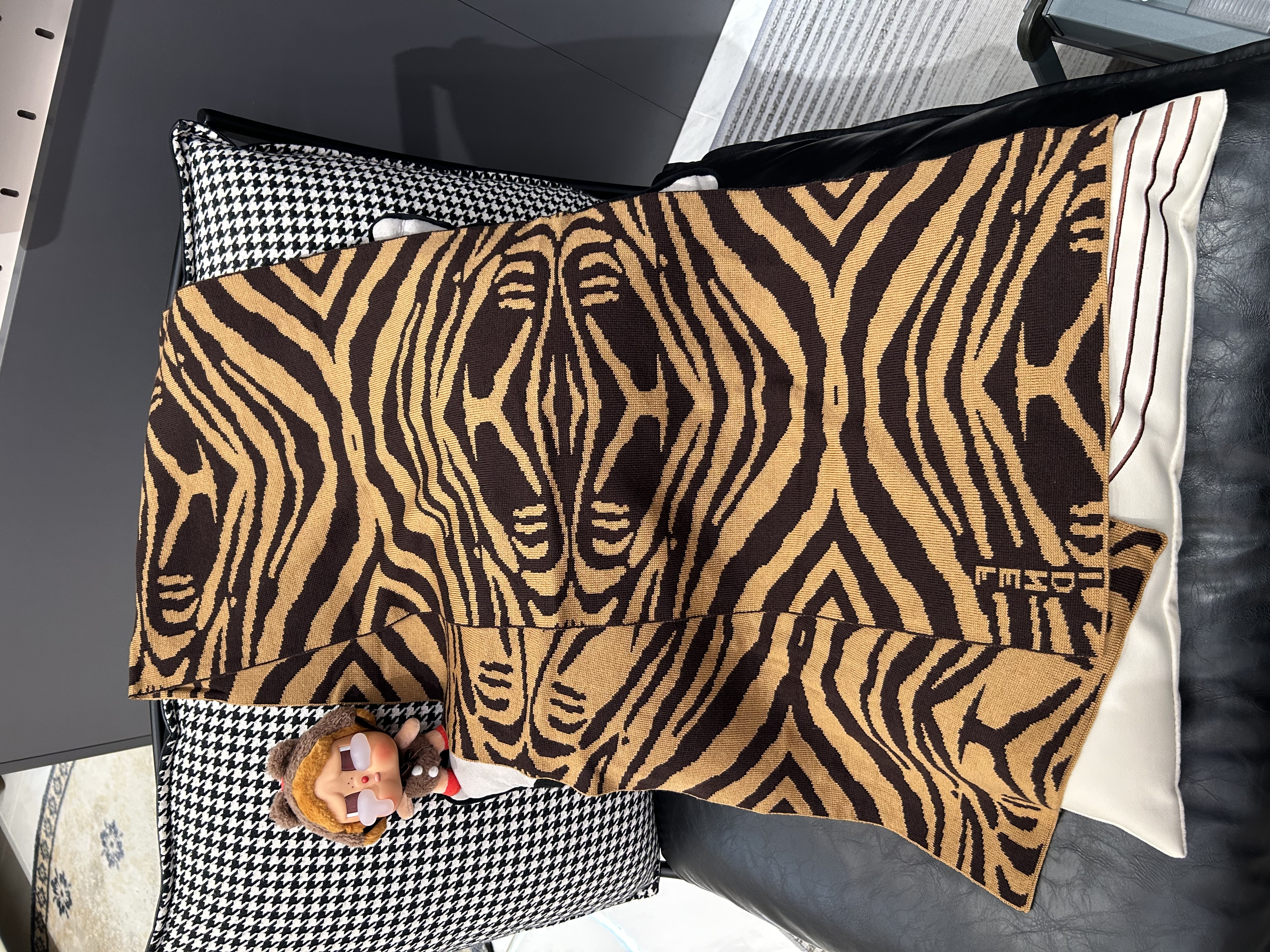 Fendi wool scarf 羊毛頸巾 100%Authentic, 99%New