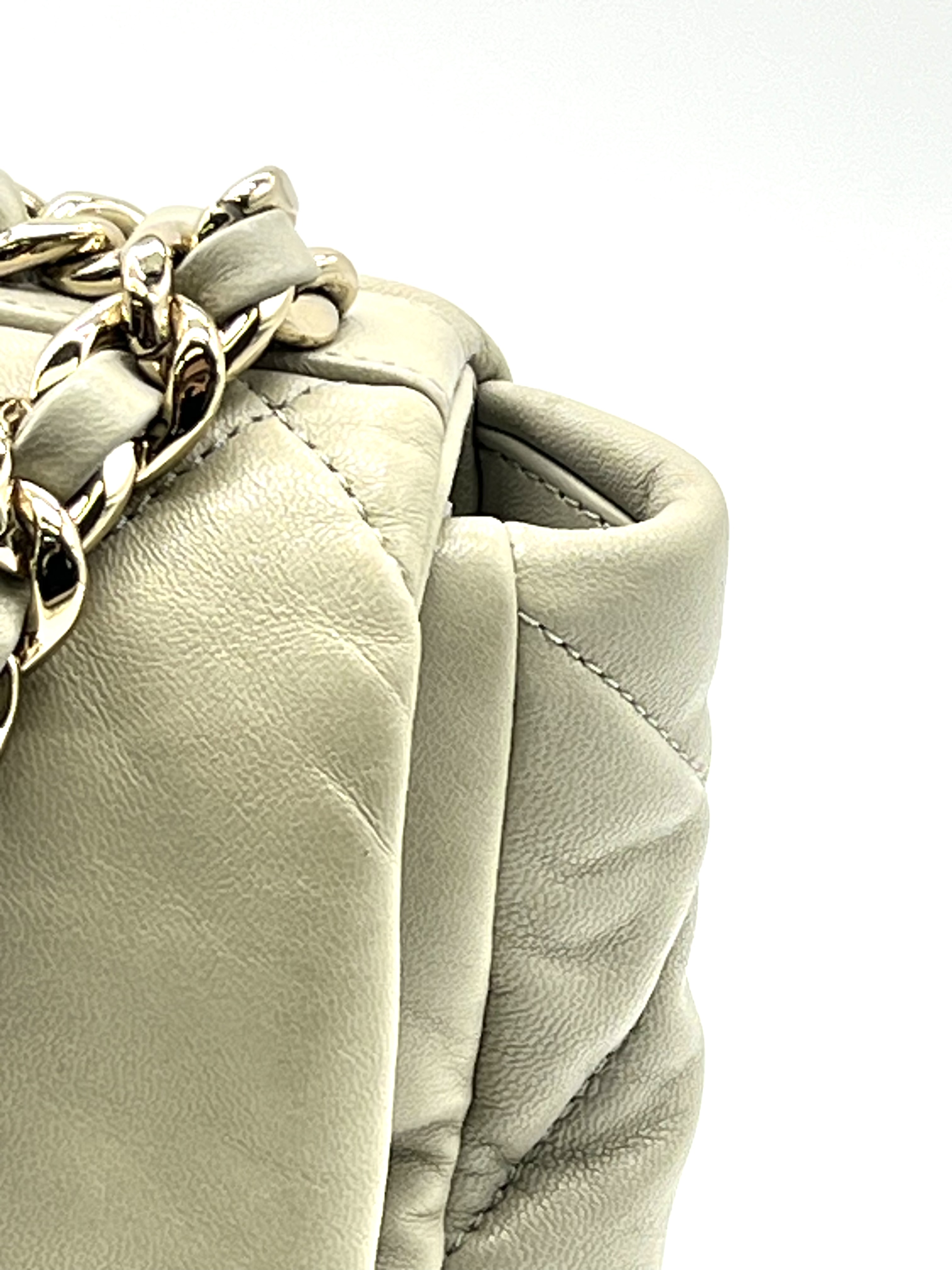 Pre-Owned CHANEL Flap Bag / Product Code: 26051111