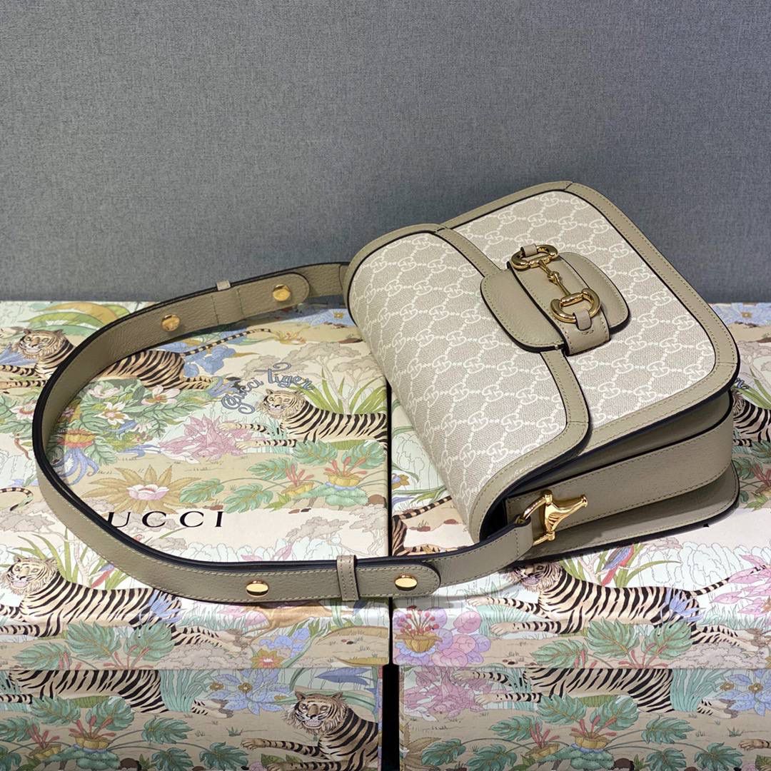 ▪大货实拍 𝐆𝐮𝐜𝐜𝐢 𝐁𝐞𝐢𝐠𝐞 𝐖𝐡𝐢𝐭𝐞燕麦色 型号：602204 尺寸：25*18*8cm