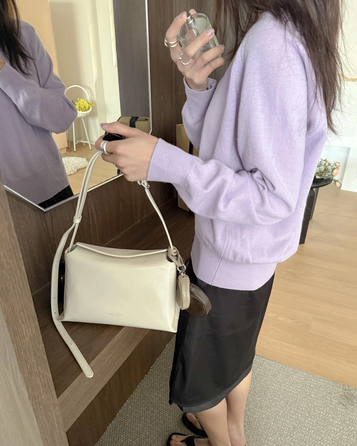 【26SS新皮】預訂_牛皮亮面 Bread bag 磁吸枕頭包 (M) By Bucks & leather