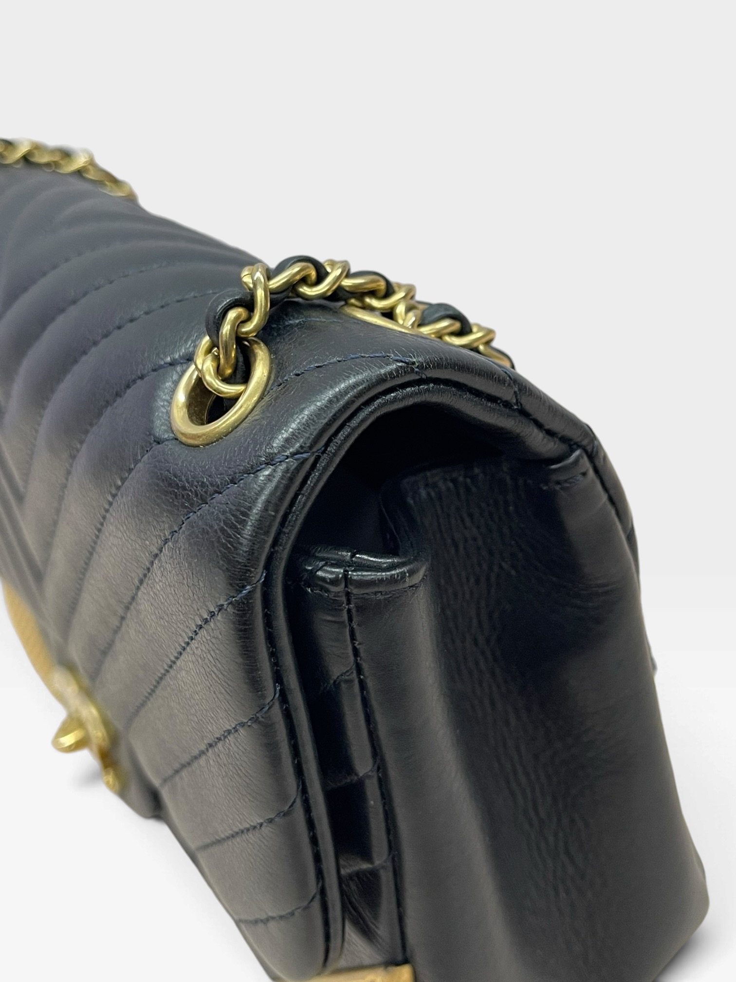 Pre-Owned Chanel Rock the Corner Chevron / Product Code: 101702