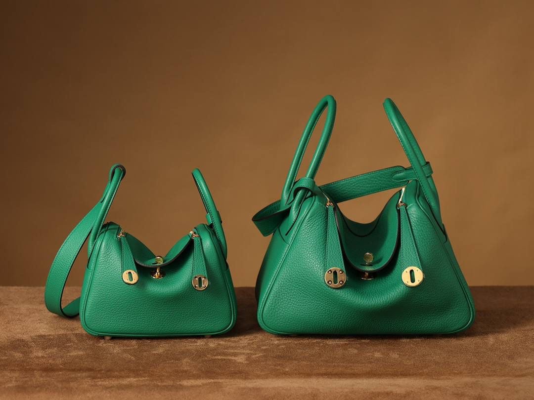 Hermes 爱马仕 Lindy mini、26cm 丝绒绿金银扣💕 组合图 对比图🤟🏻 尺寸：19*12.5*9cm 尺寸：26*18*14 cm