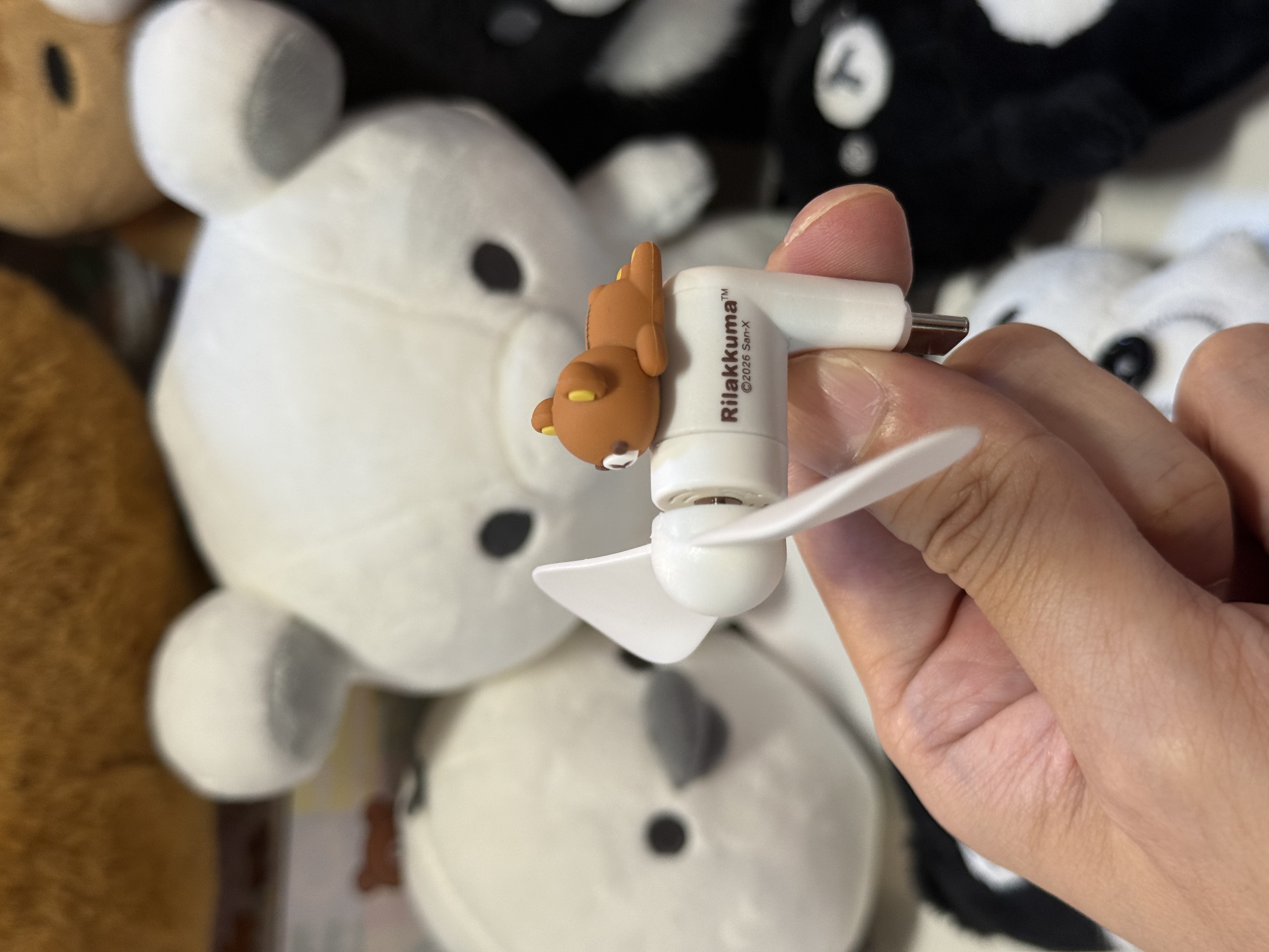 ⭕️留意此商品只能寄香港及澳門地區！《現貨》全新Rilakkuma 智能風扇 全2款。Type-C 插頭。即插即用 手機/外置充電器均可用（需 Type-C 插頭）