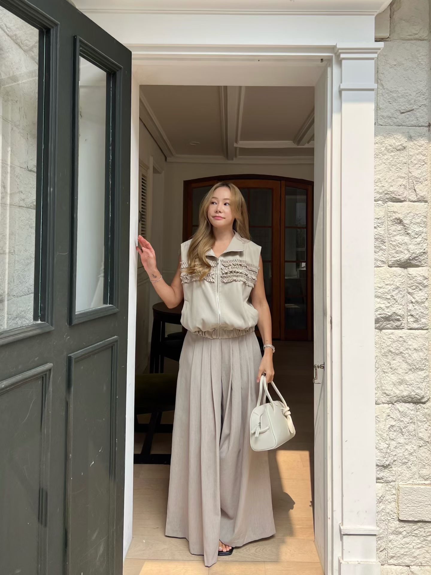 B13 腰間飾釦高質感壓摺闊腿褲