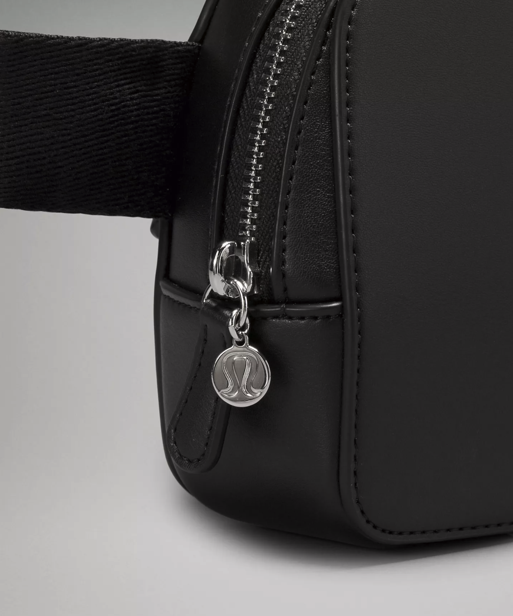 Luluemon  Everywhere Belt Bag 1L (Leather Alternative)