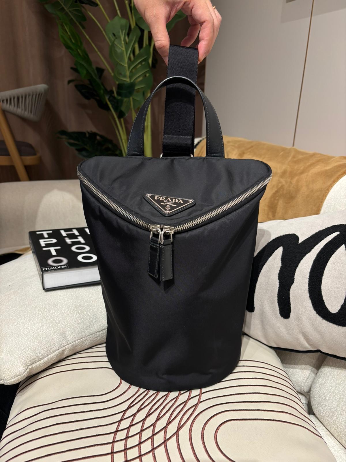 PRADA 普拉達 Black Re-Nylon Shoulder Bag 2VZ096 Sling bag 100%Authentic,98%new ✅dust bag 💎尖沙咀中港城門市  