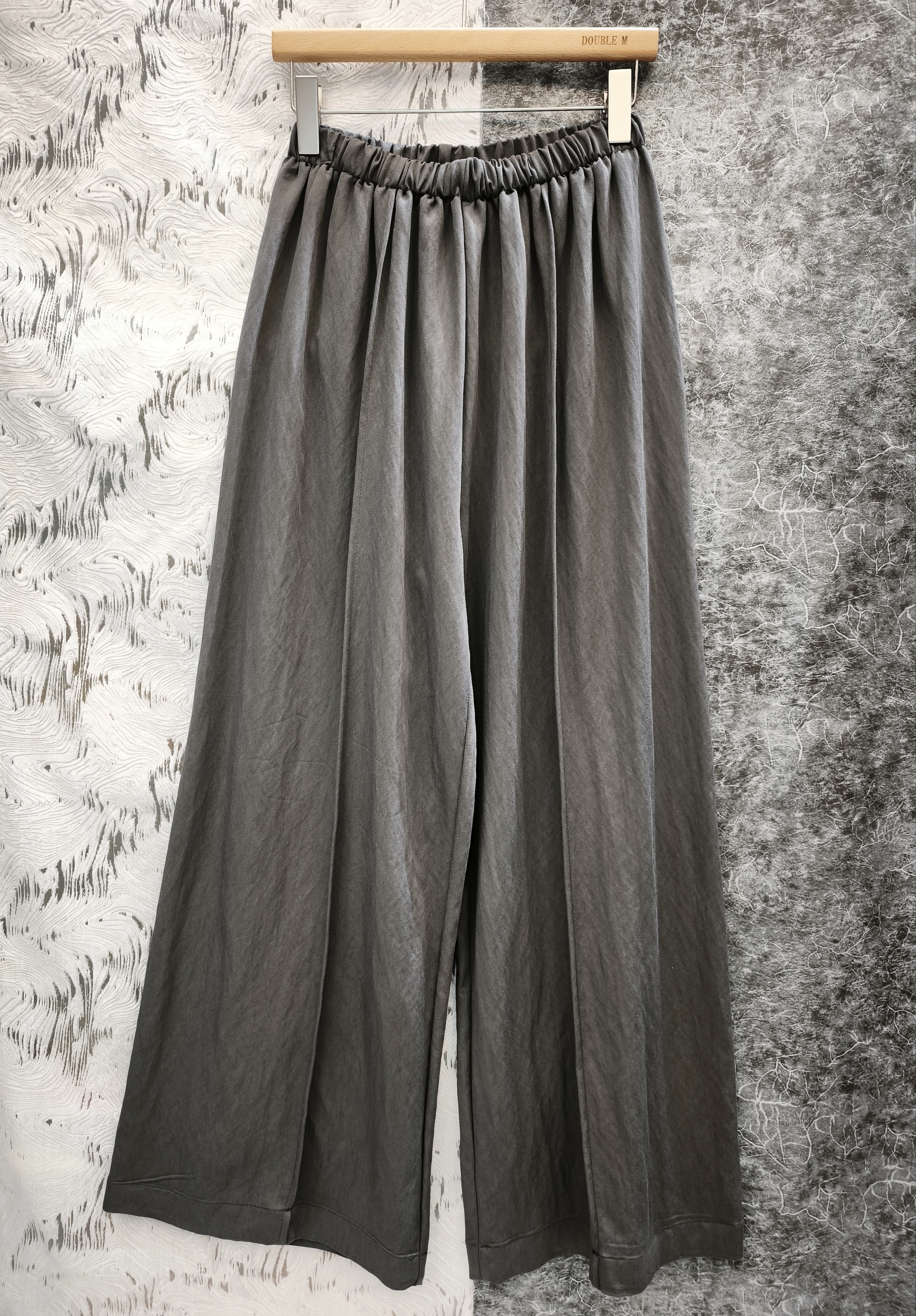 前骨簿料直筒褲