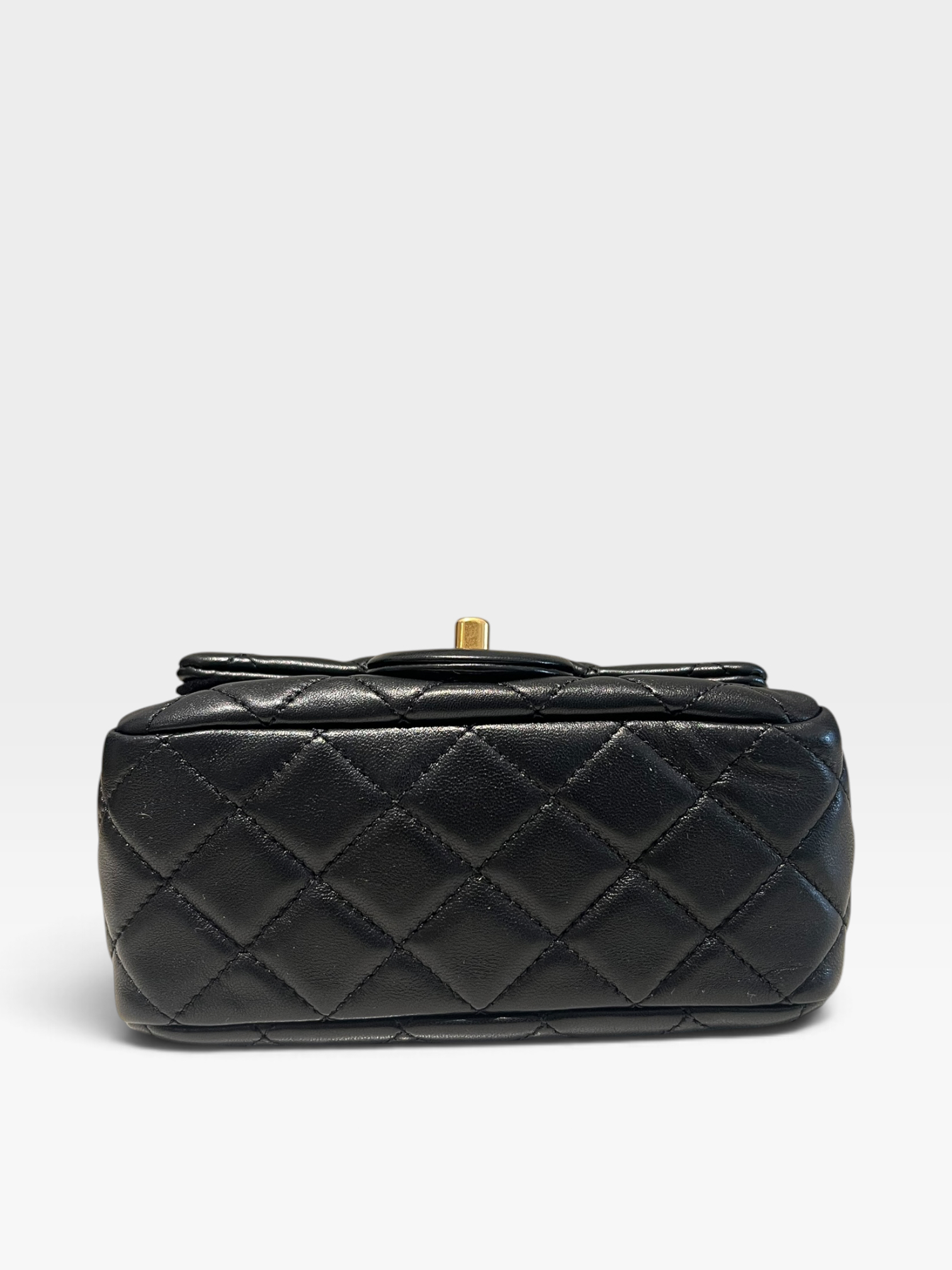 Pre-Owned CHANEL Black Quilted Square Pearl Crush Gold / Product Code: 091803