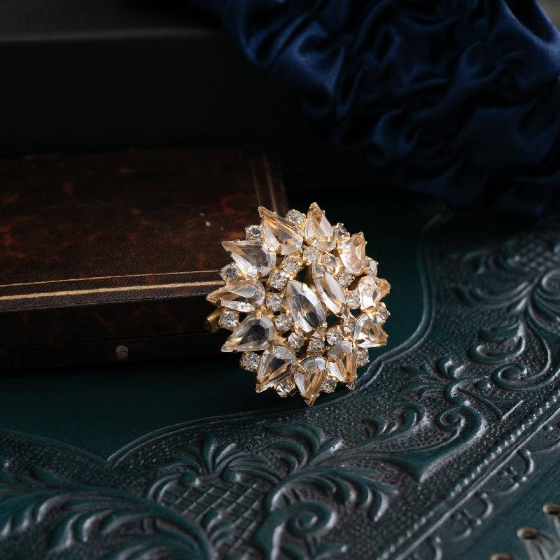 Vintage C.a. 1950s Elegant Domed Clear Glass Crystal Golden Statement Brooch (MT1384)