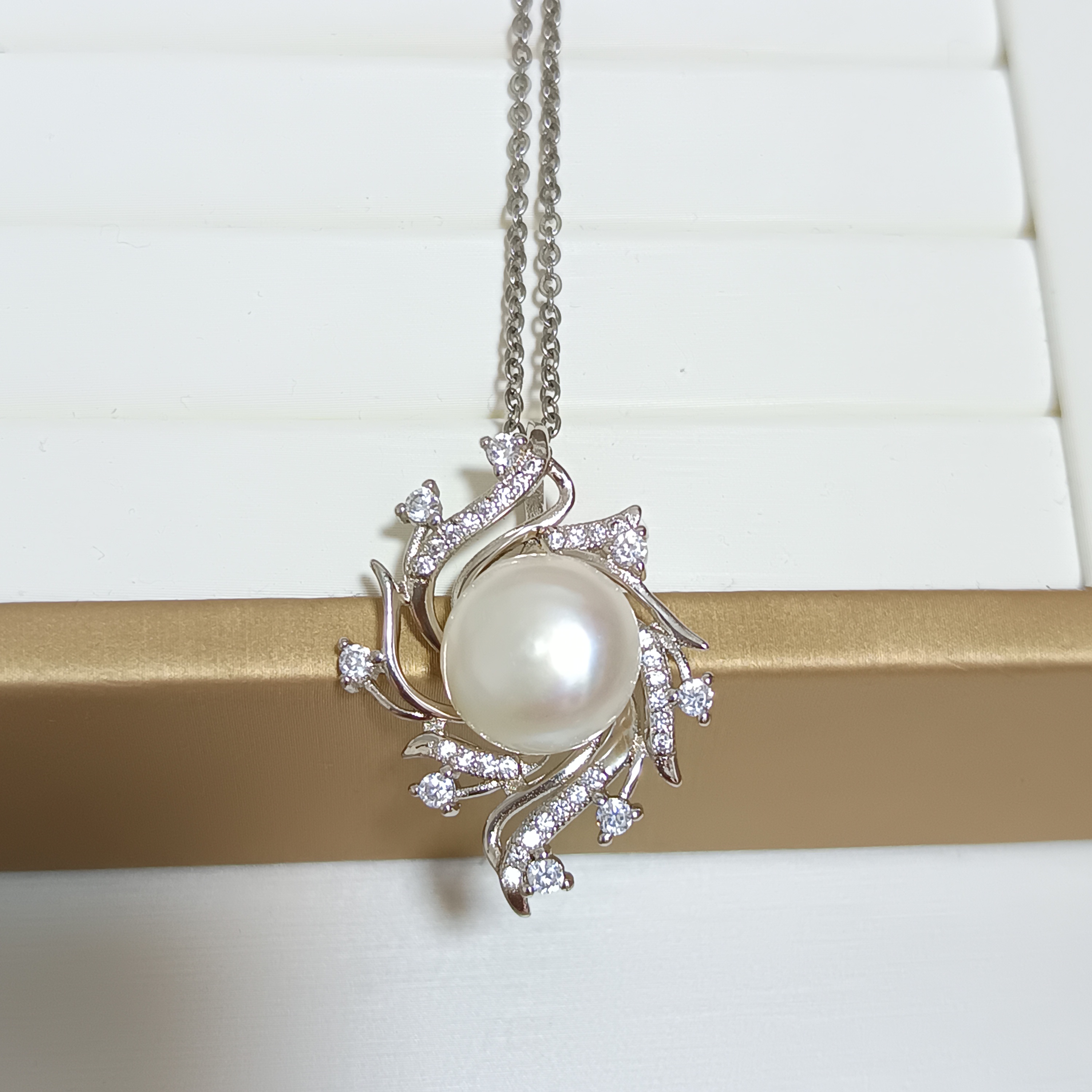 🎉99特價品🎉大粒淡水饅頭珍珠925銀流線鋯石吊墜套鍊