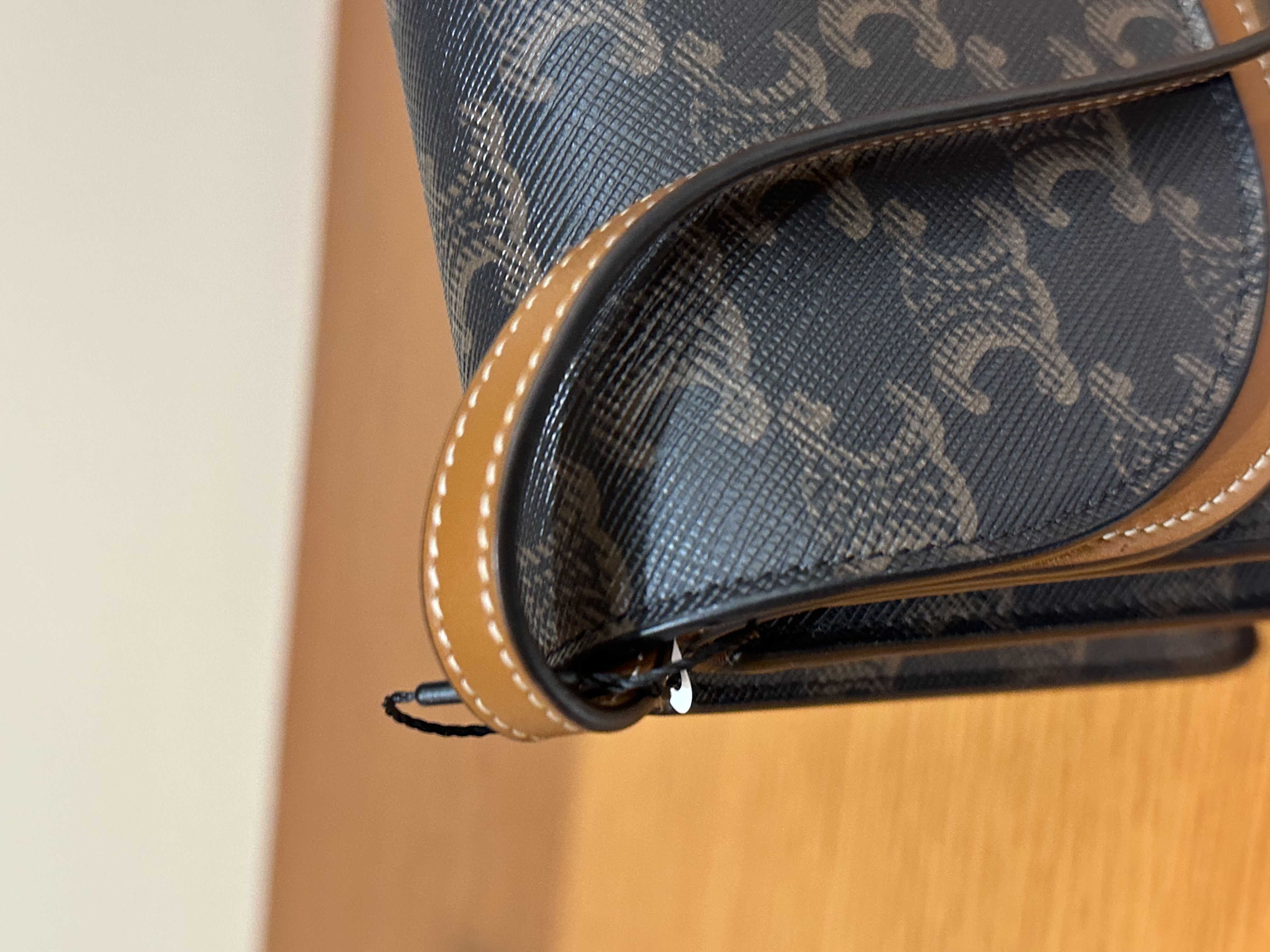 直播貨品 |  [1個-$100 2個-$300］ HH16