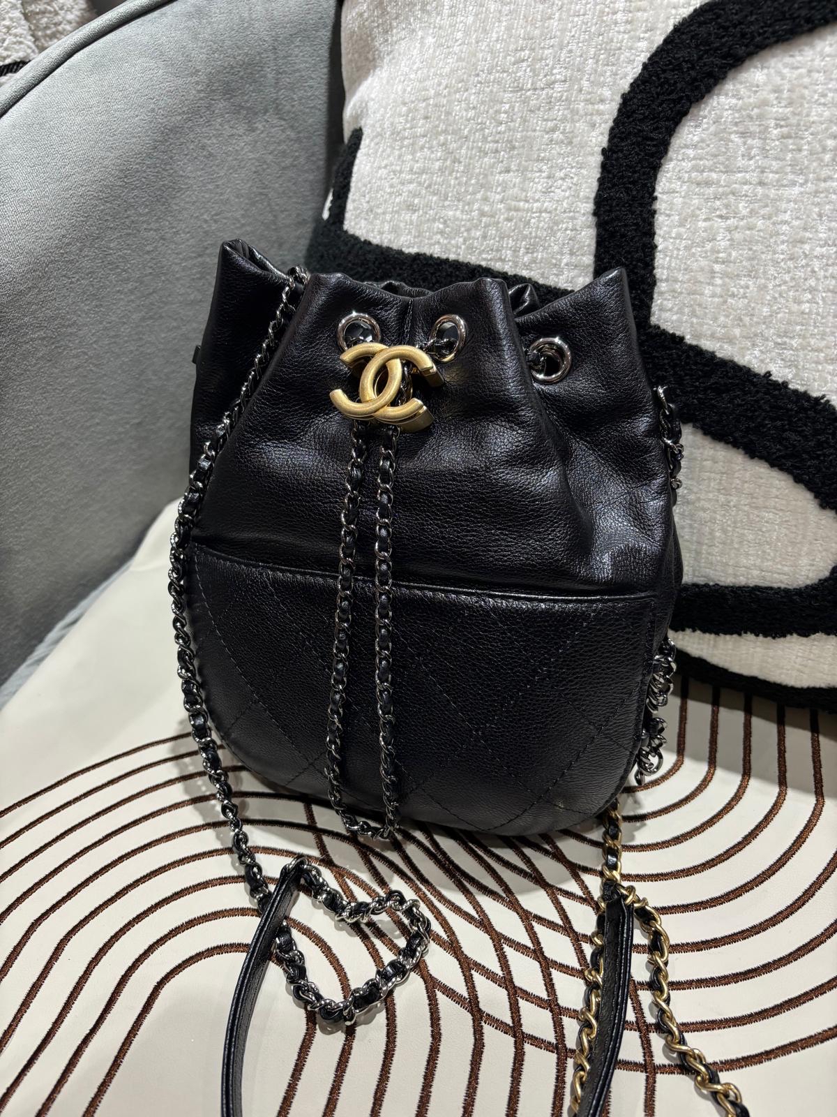 CHANEL Small Gabrielle bucket chain Shoulder Bag 黑色魚子醬牛皮cc 調節扣肩背包100%Authentic, 98%new ✅card ✅dust bag ✅box 
