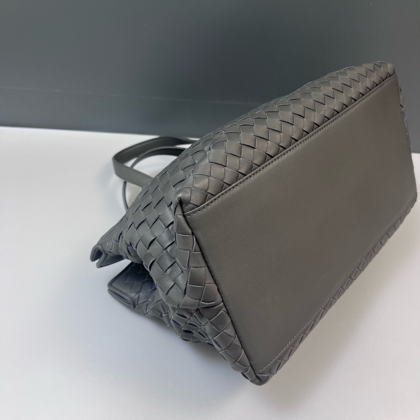 【預訂貨品】BV 灰色編織tote bag