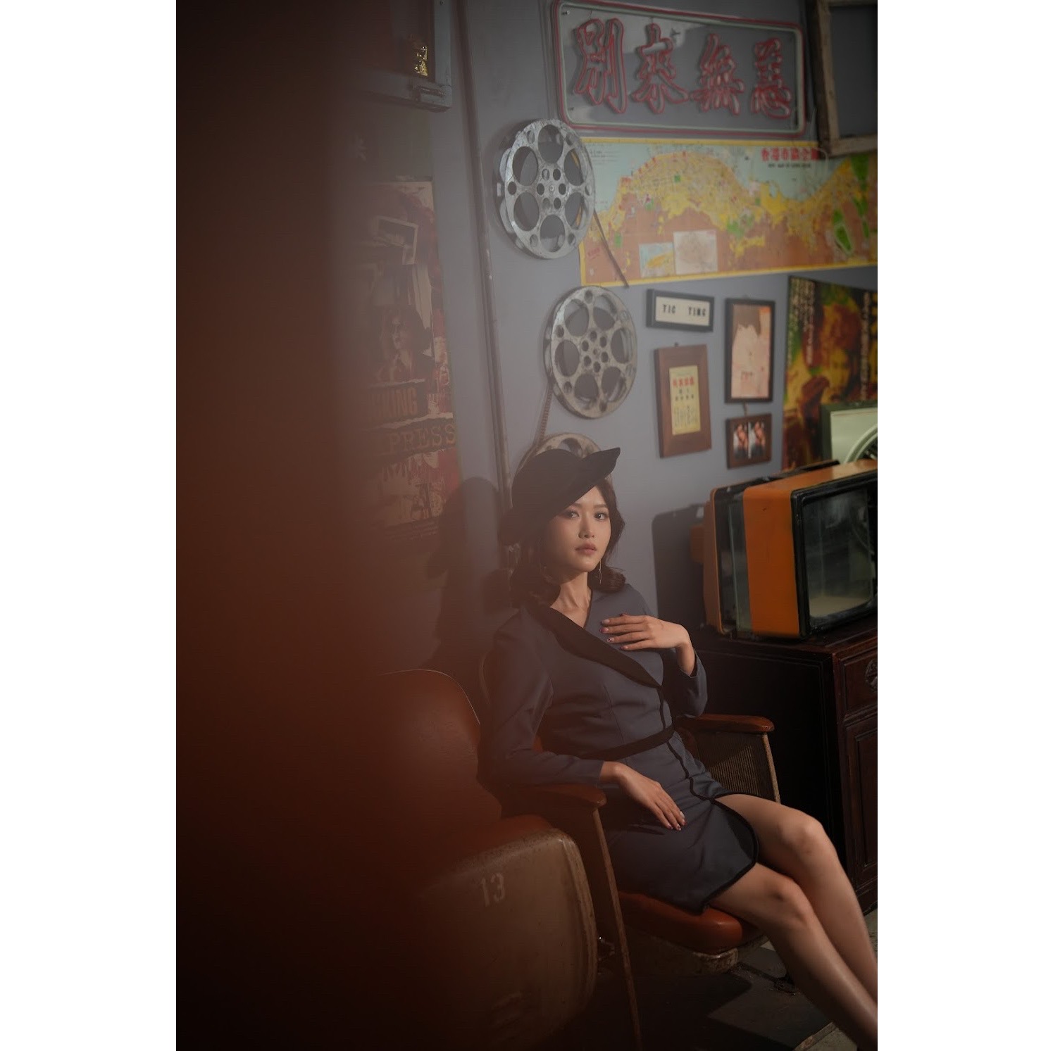 (Ready Made) 1950s Inspired Two-Tone Linear Highlight Wiggle Dress - Grey x Black (FM201)