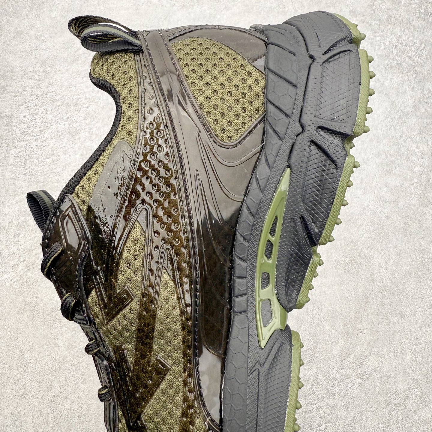 Off-White Be Right Back