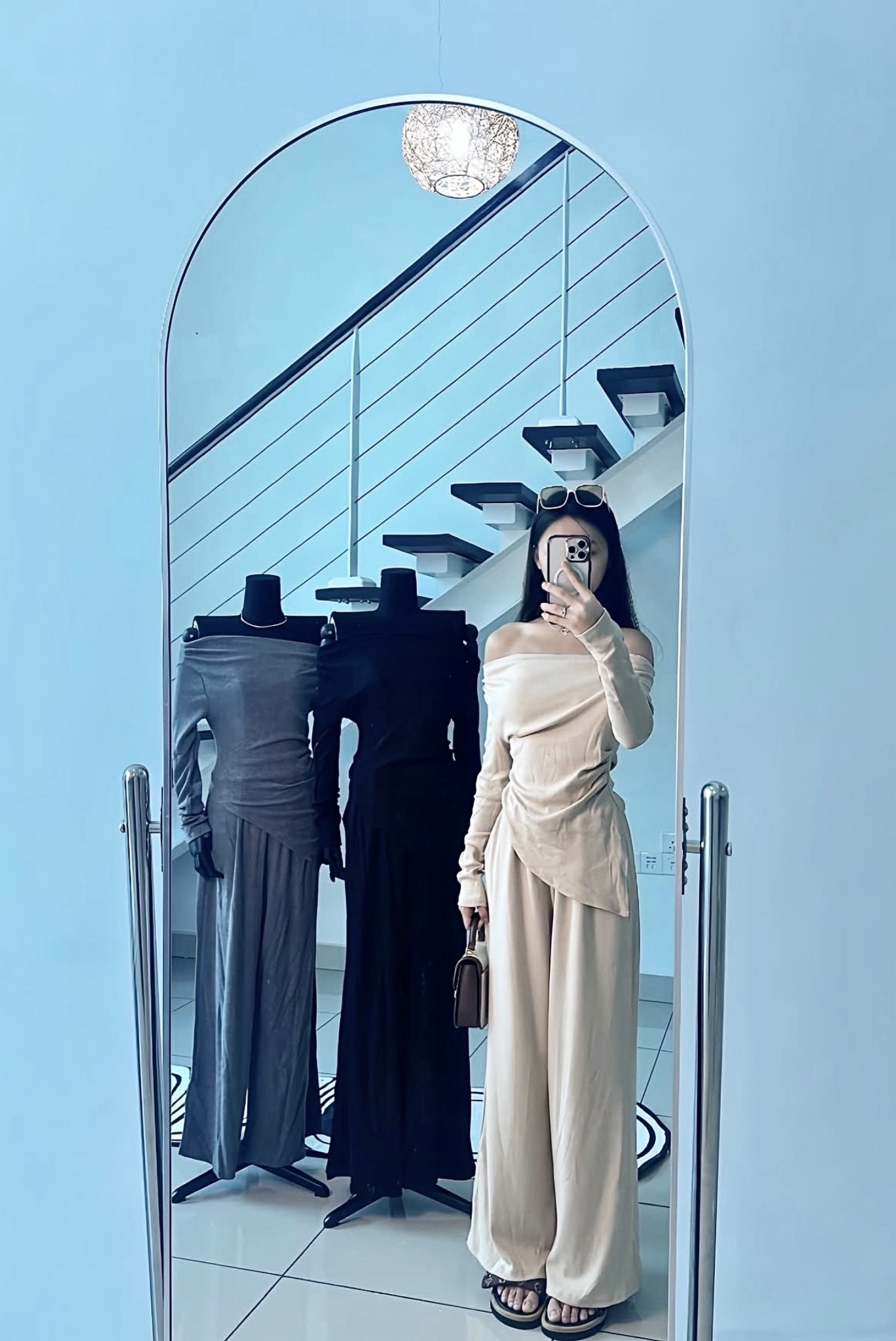 气质长袖上衣一字肩搭配宽松长裤两件套