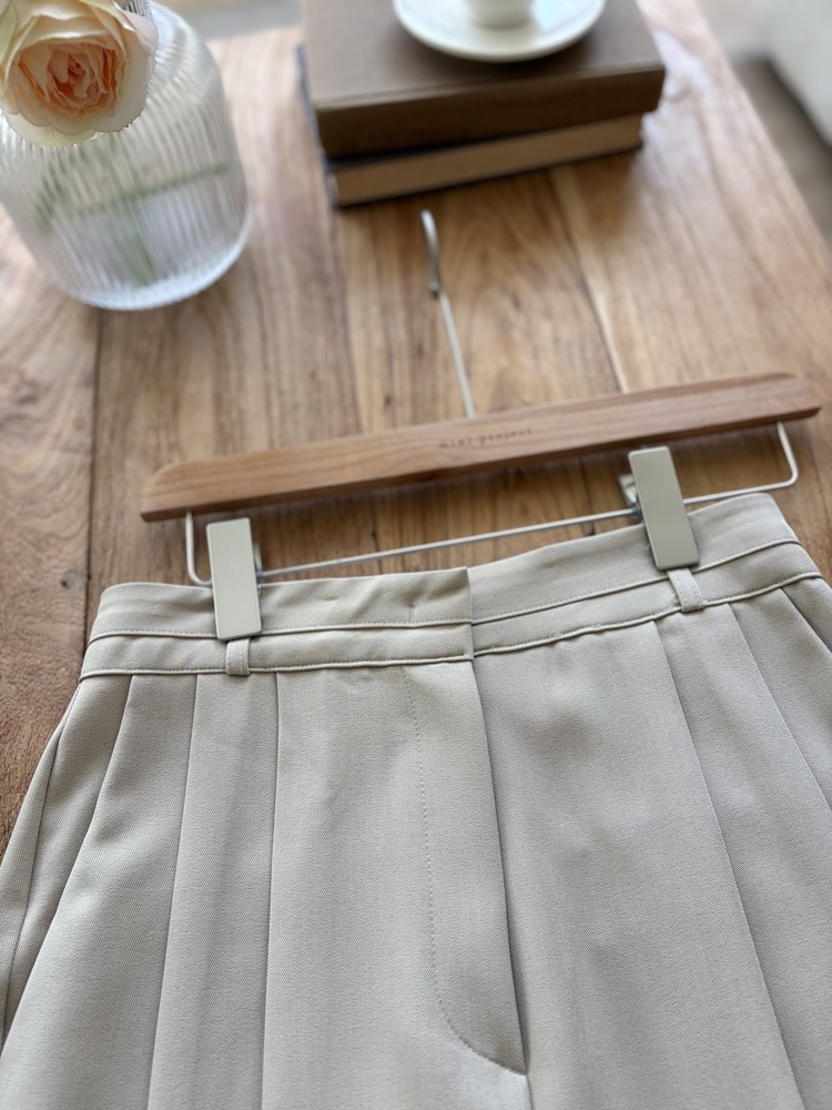 Timeless Pleated Flow Pants (Beige)