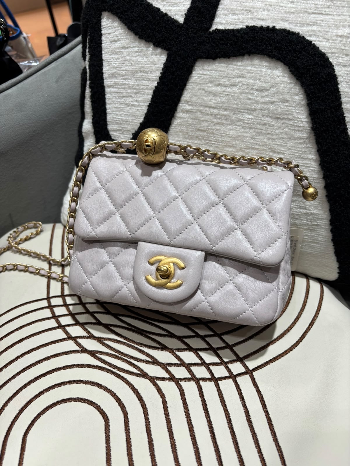Chanel mini flap with pearl crush 金球方胖子 100%Authentic,98%new ✅晶片✅收據✅dust bag✅box
