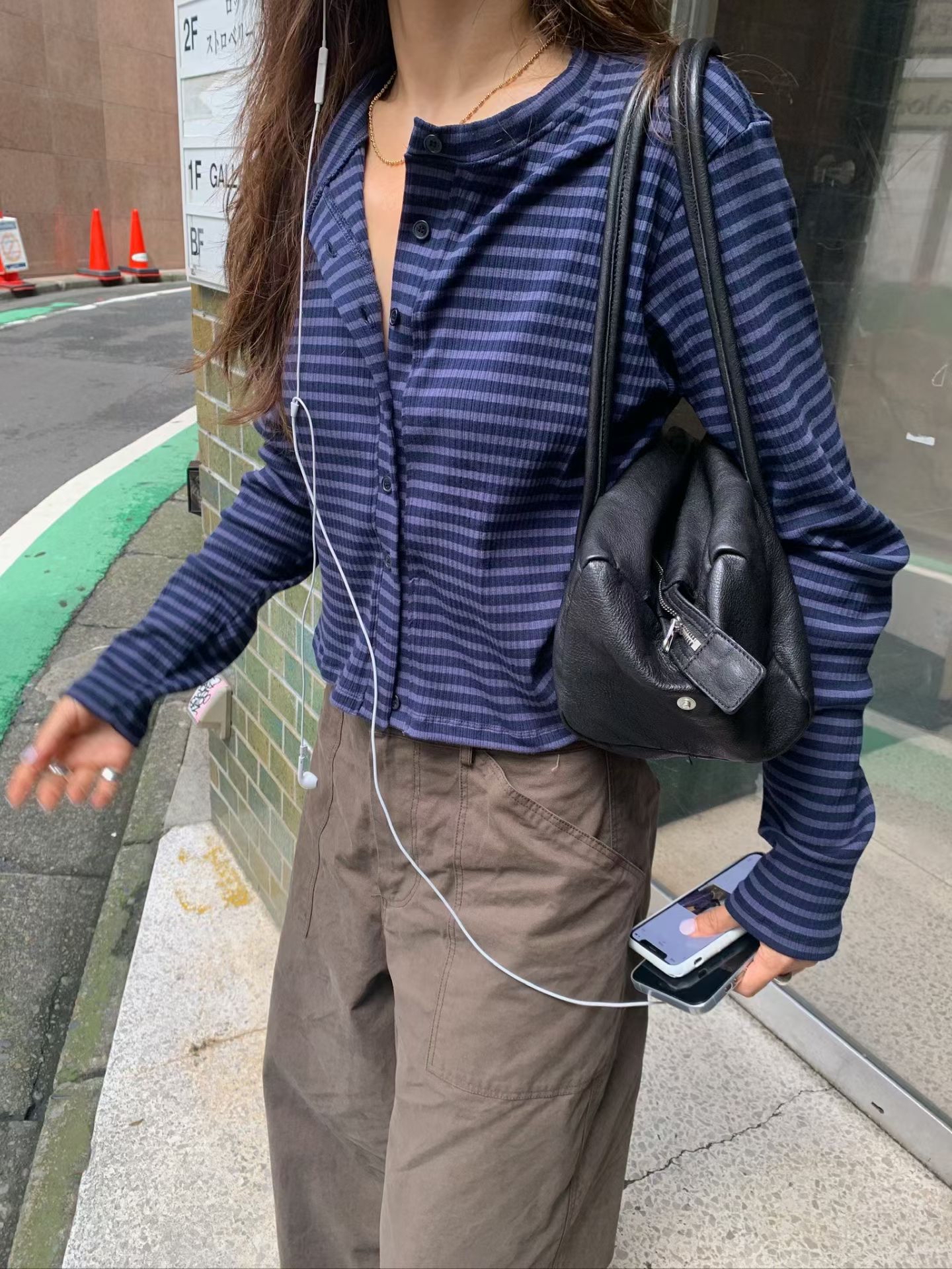 A bit loose cardigan