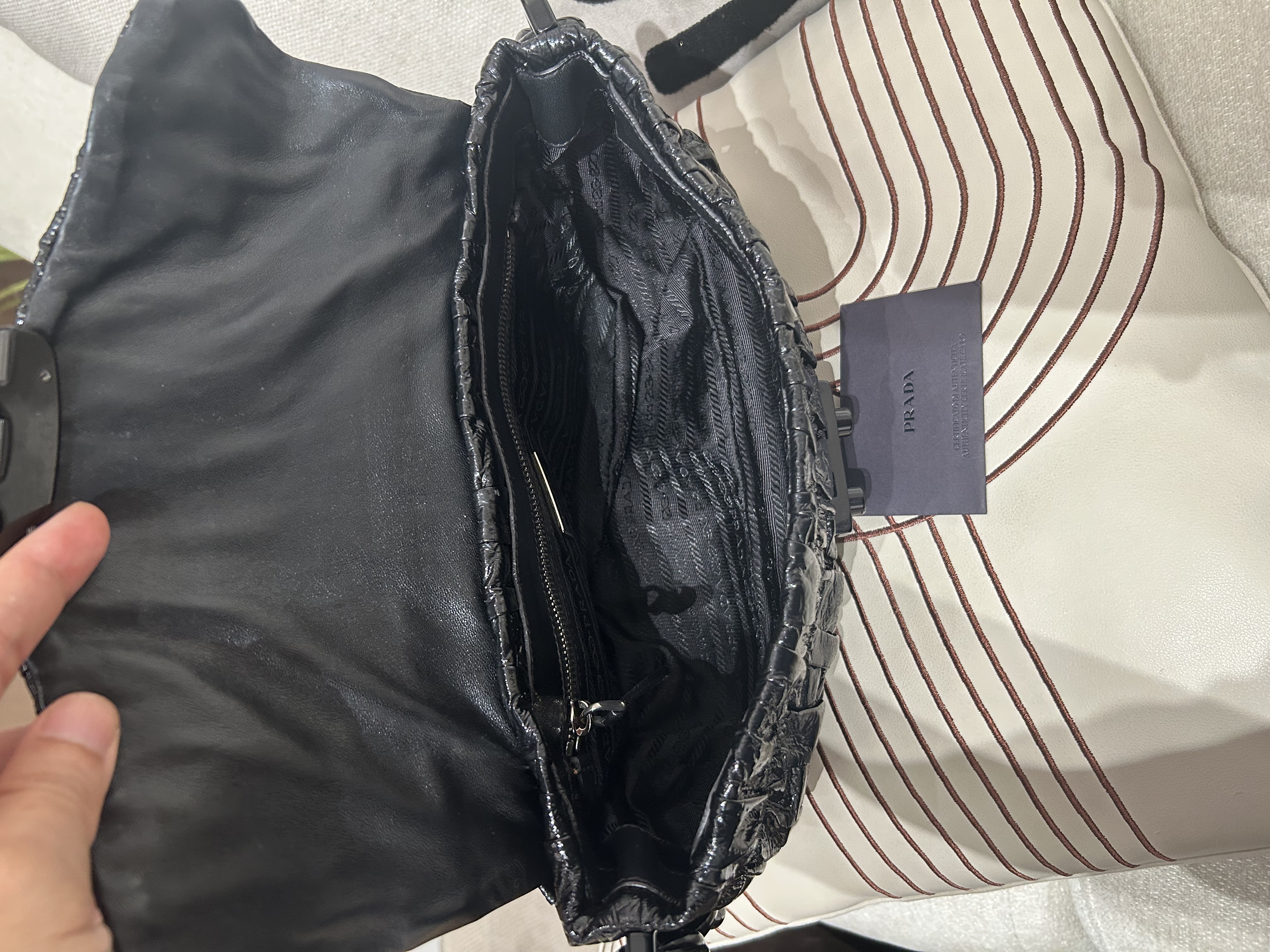 Prada Shoulder Bag 黑色油蠟皮 100%Authentic, 95%New ✅ certificate✅Dust bag