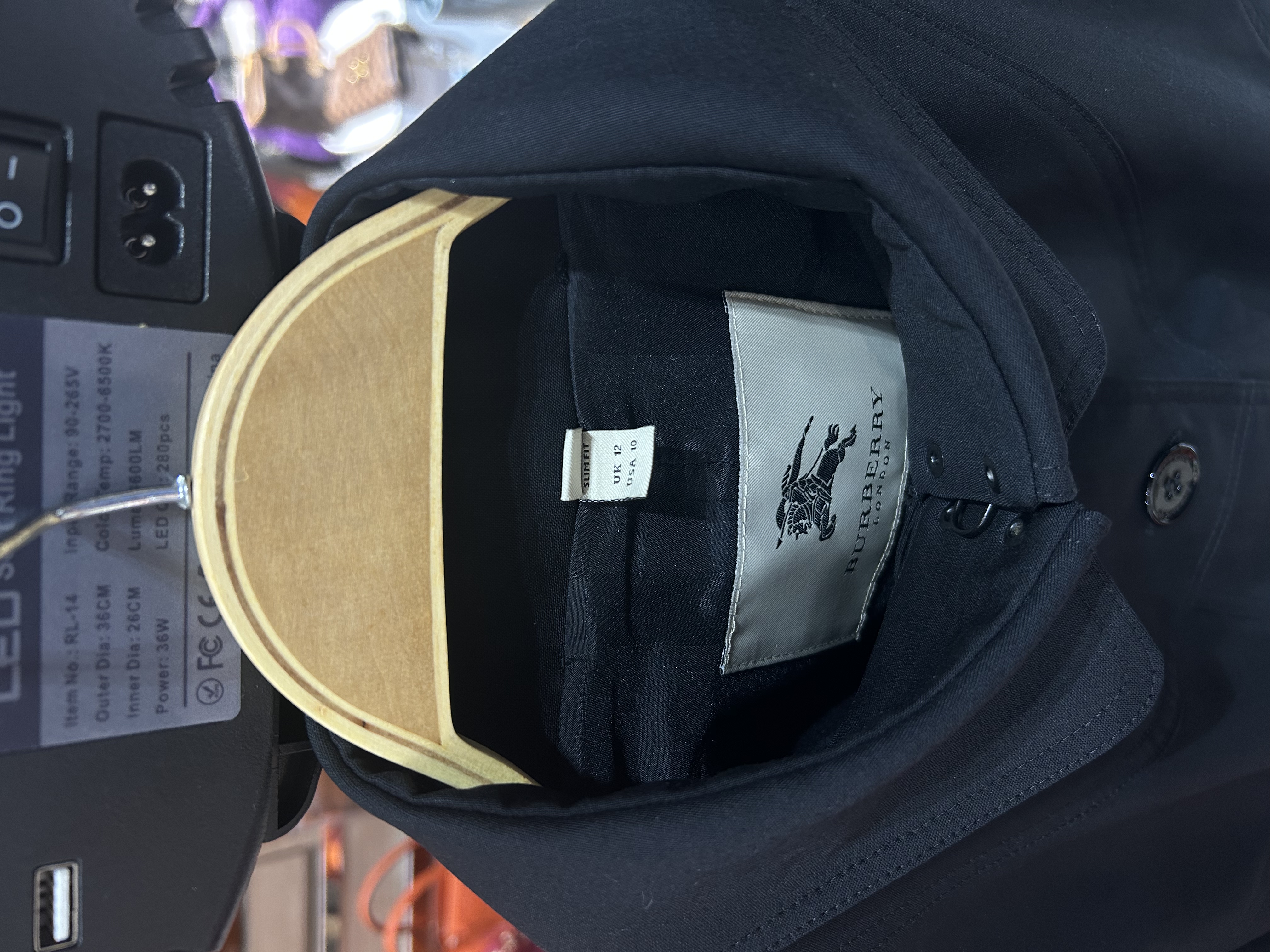 Burberry 黑色西裝褸 Size: UK12 100%Authentic ,95%new