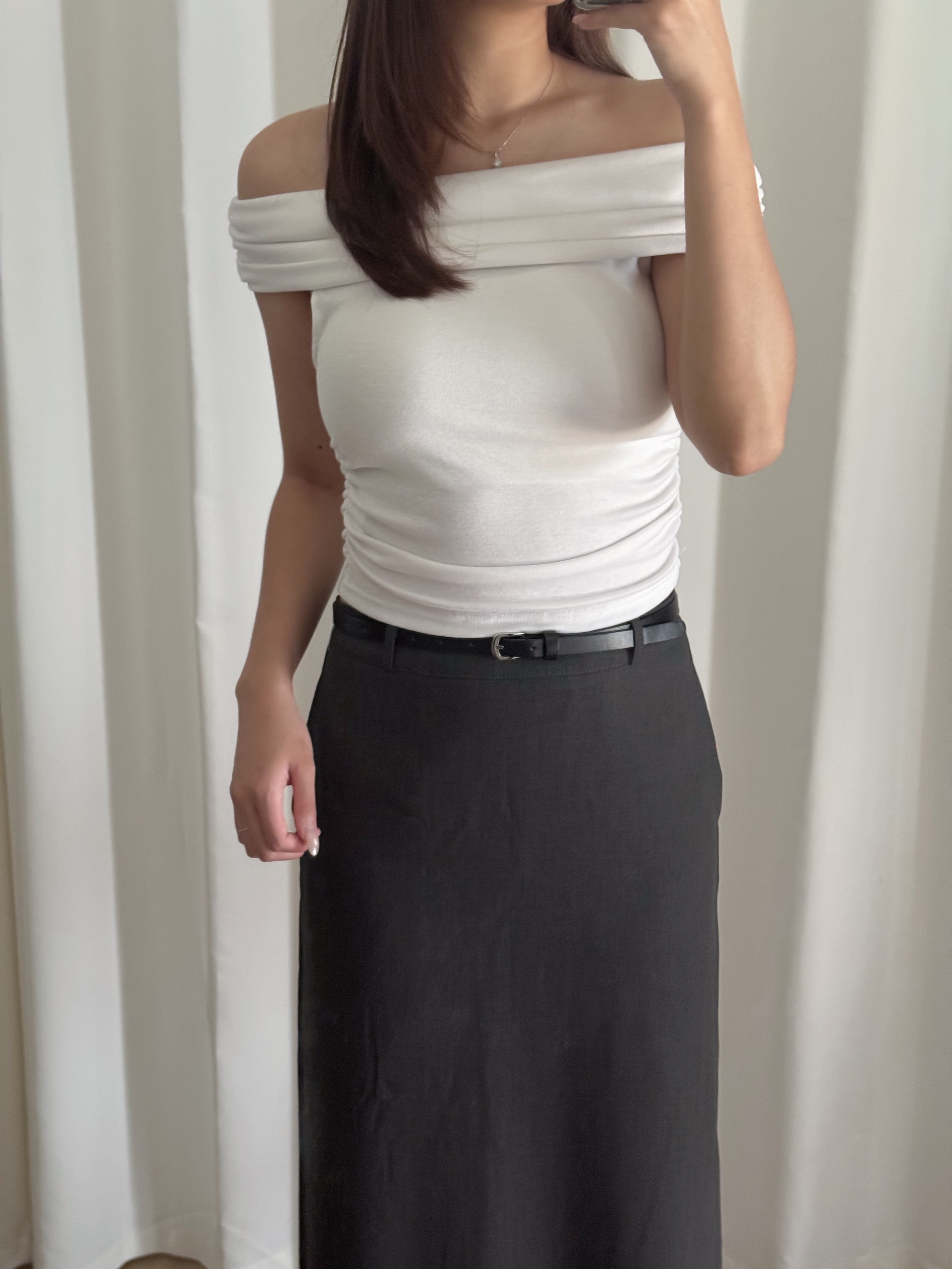 皺褶彈彈一字肩短袖上衣(兩色入)