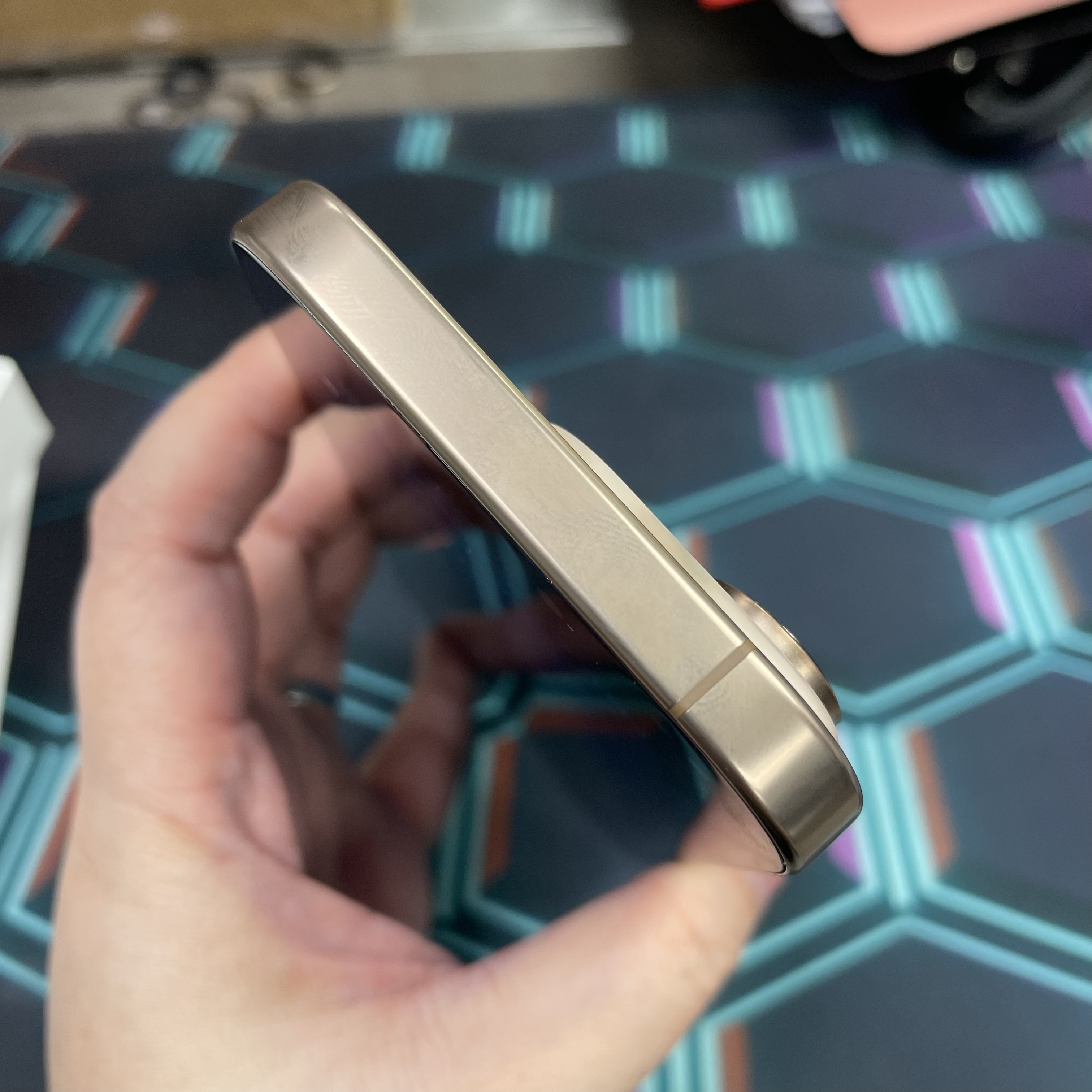 *8349 16 Pro 完美機 256GB 電90 沙色 gold