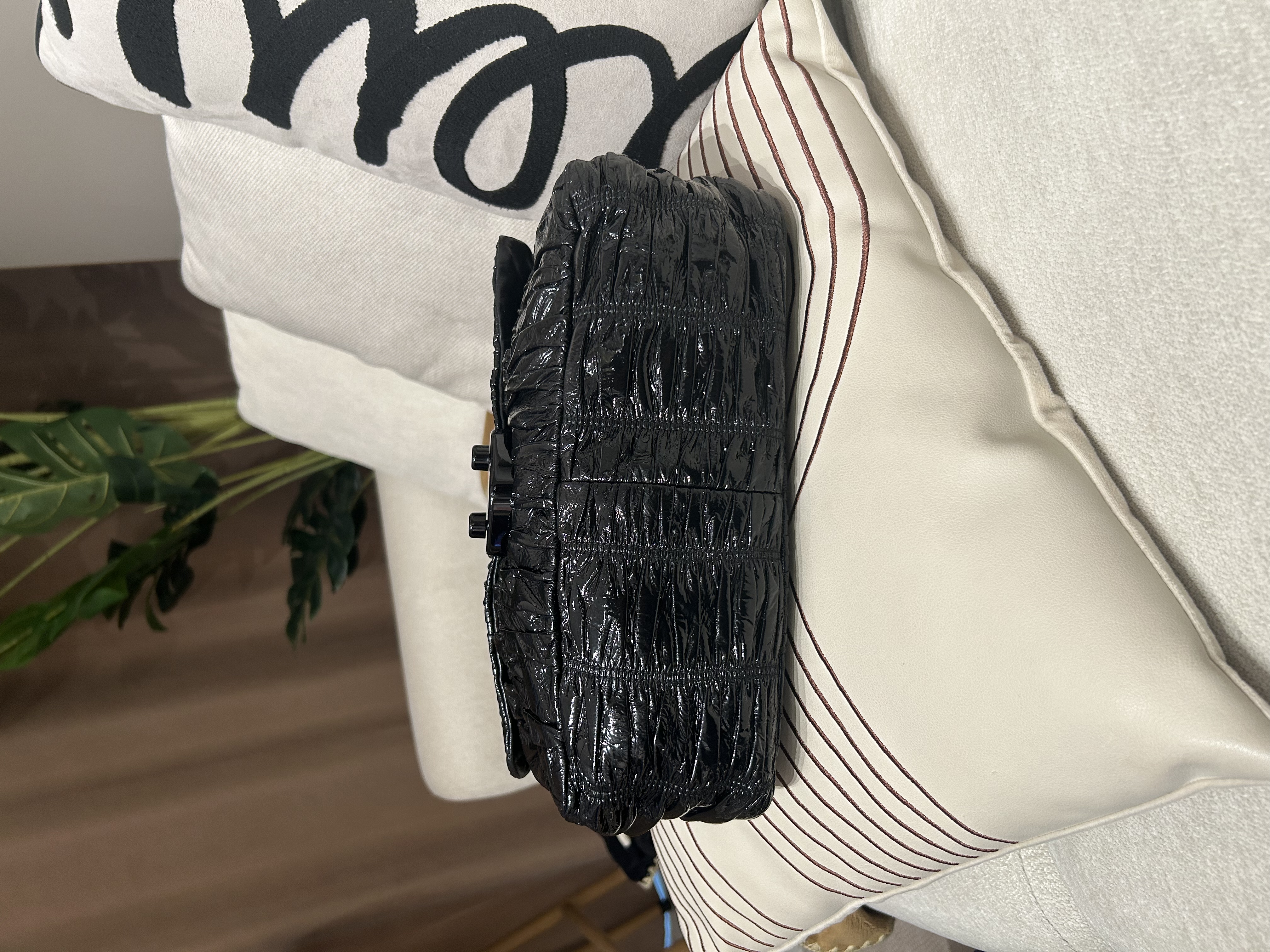 Prada Shoulder Bag 黑色油蠟皮 100%Authentic, 95%New ✅ certificate✅Dust bag