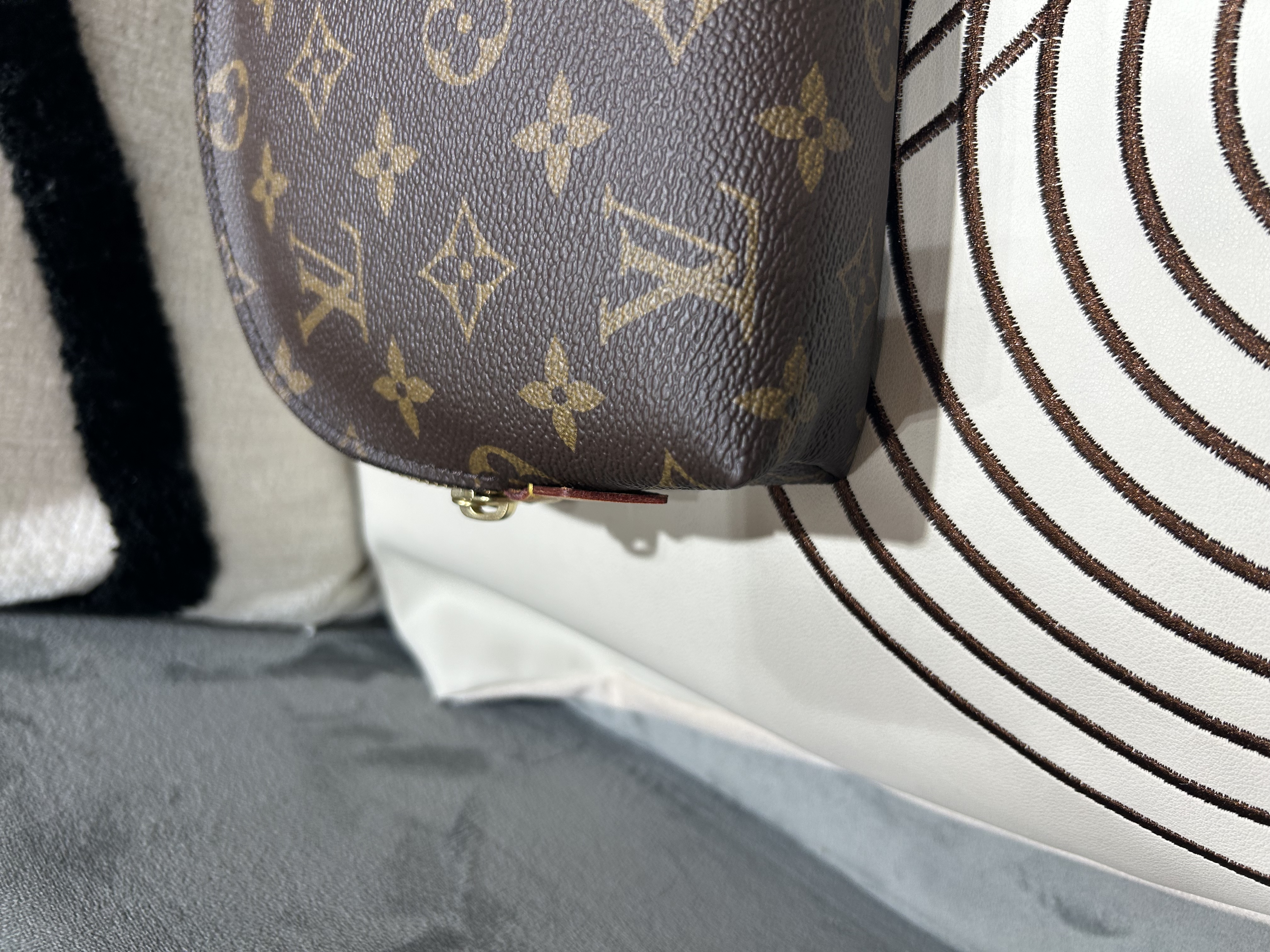 未使用品 Lv 大化妝包 POUCH gm M47353 100%Authentic ,unused✅dust bag 