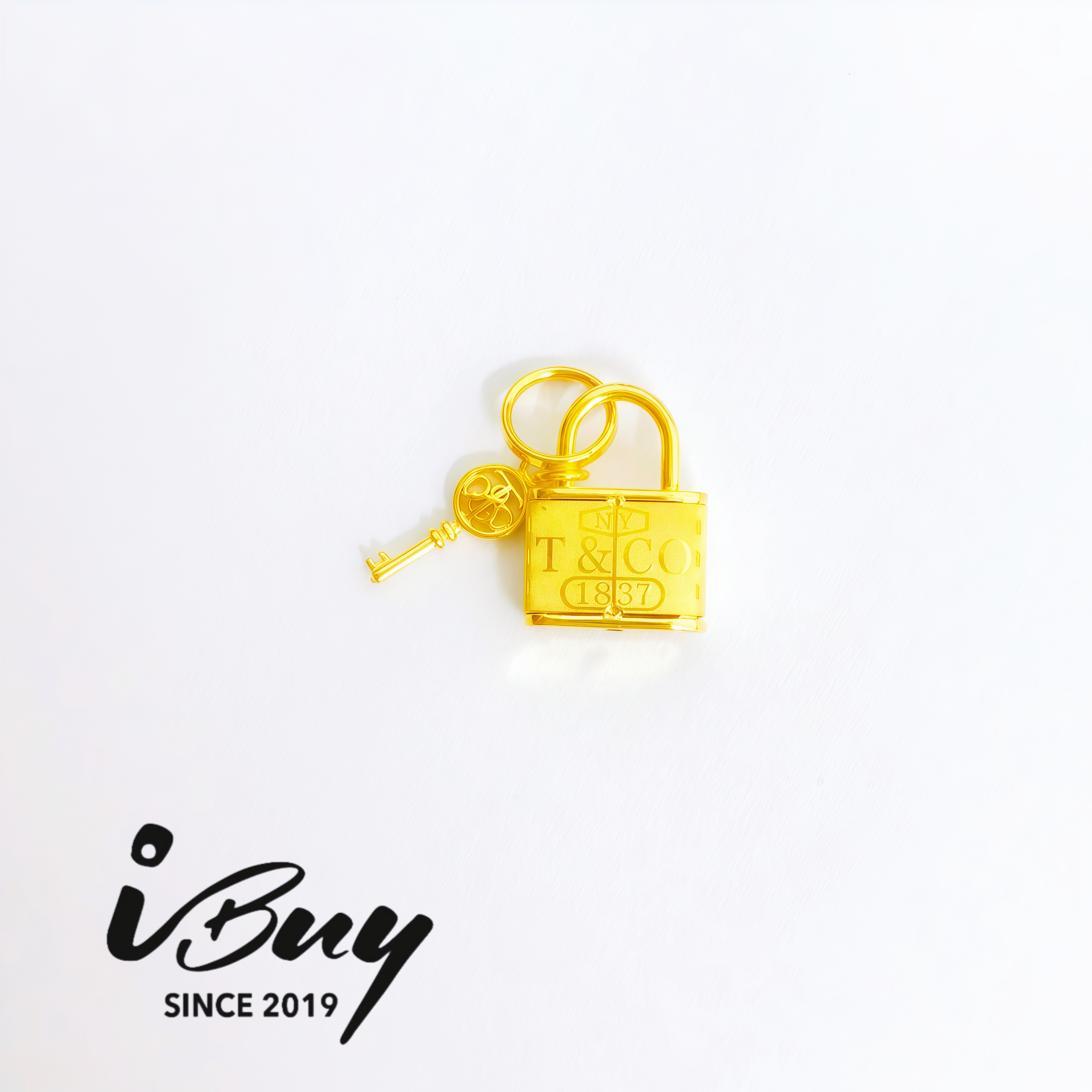 916 GOLD T&CO LOCK WITH KEY CHARM 916 T&CO 锁头与钥匙串咀