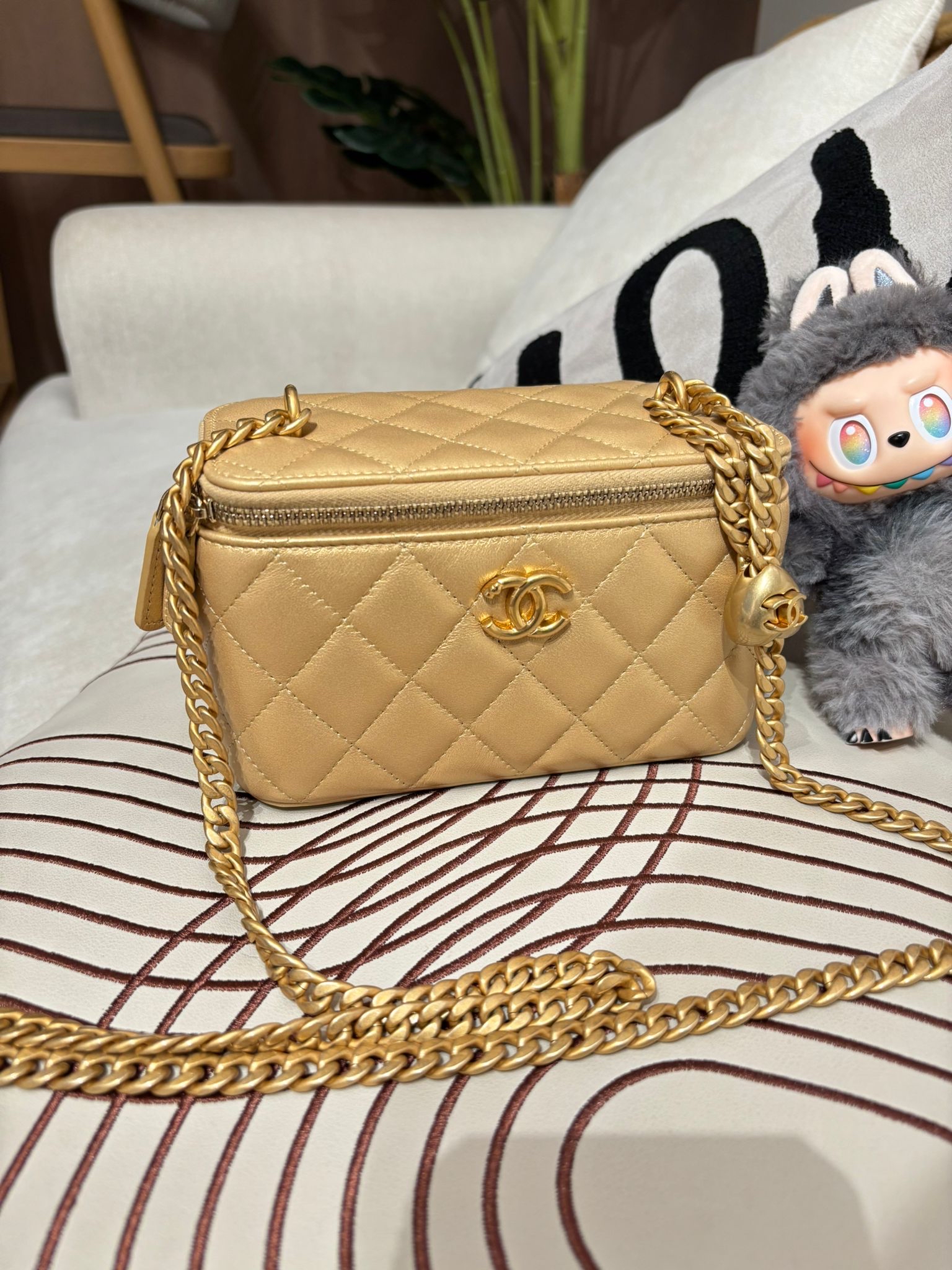 全新未使用品 Chanel Vanity With Heart Pearl Crush 100%Authentic, Brand New 全新 ✅晶片✅Dust bag✅Box